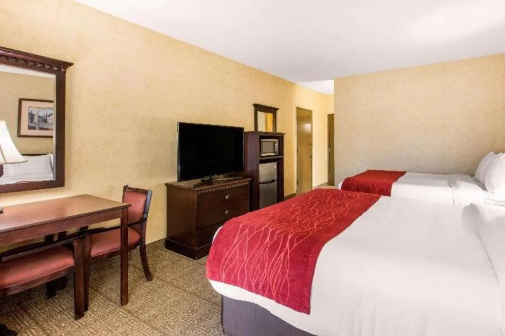 Bed in Comfort Inn Escondido San Diego North County