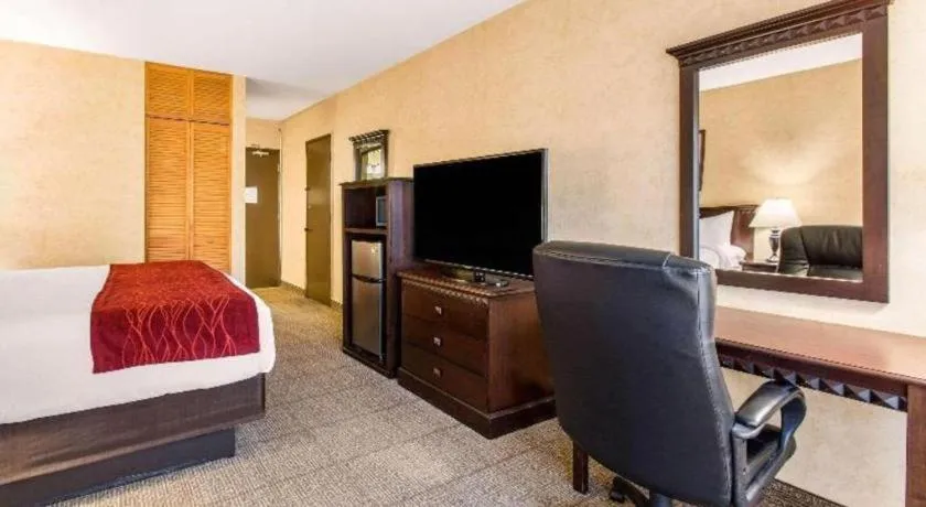 Bed in Comfort Inn Escondido San Diego North County