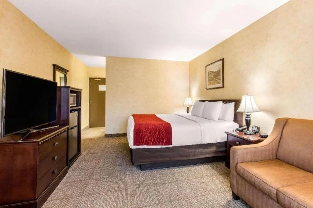 Bed in Comfort Inn Escondido San Diego North County