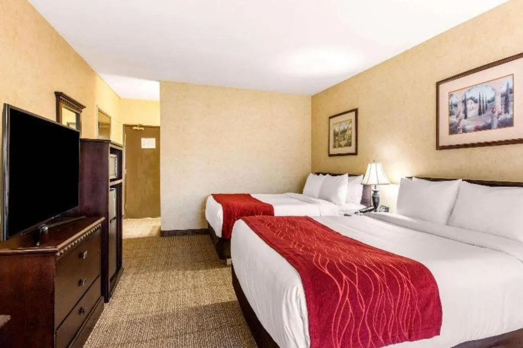 Bed in Comfort Inn Escondido San Diego North County