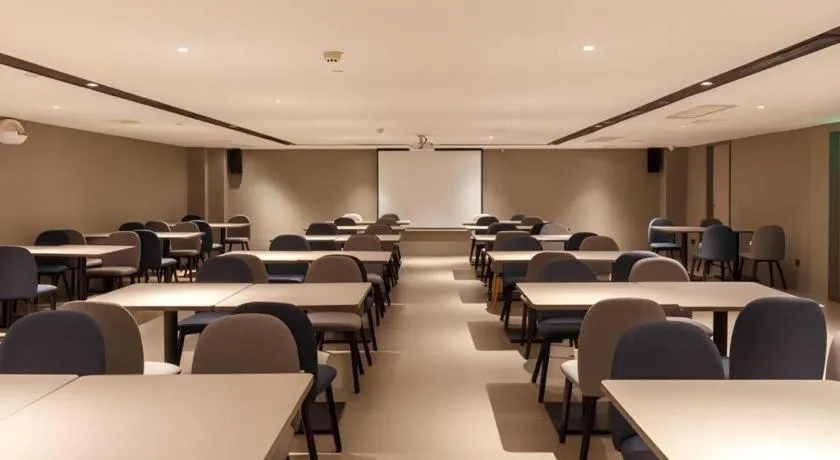 Home Inn Selected Guangzhou Zhujiang New Town Wuyangcun Metro Station