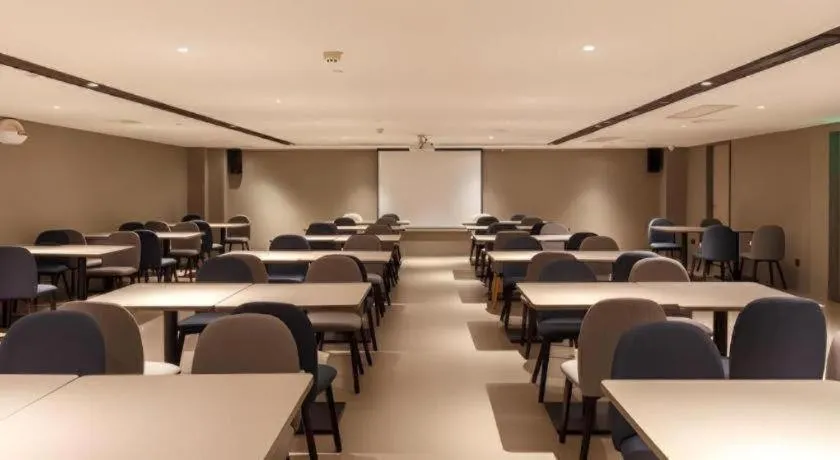 Home Inn Selected Guangzhou Zhujiang New Town Wuyangcun Metro Station