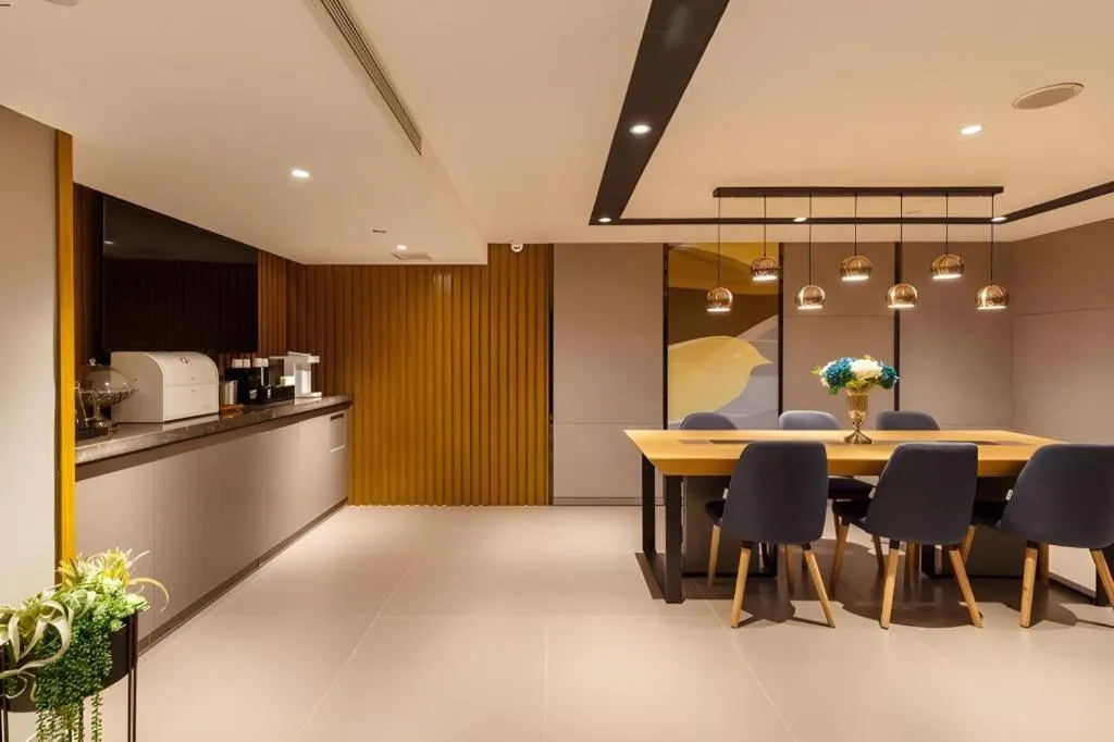 Home Inn Selected Guangzhou Zhujiang New Town Wuyangcun Metro Station