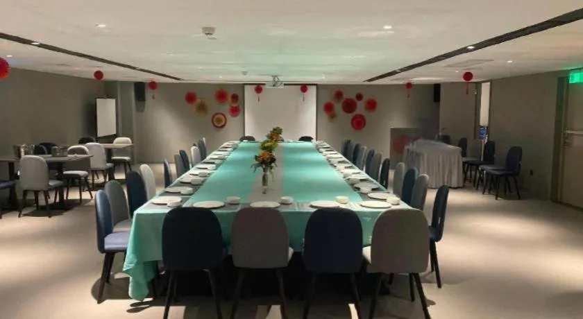 Home Inn Selected Guangzhou Zhujiang New Town Wuyangcun Metro Station