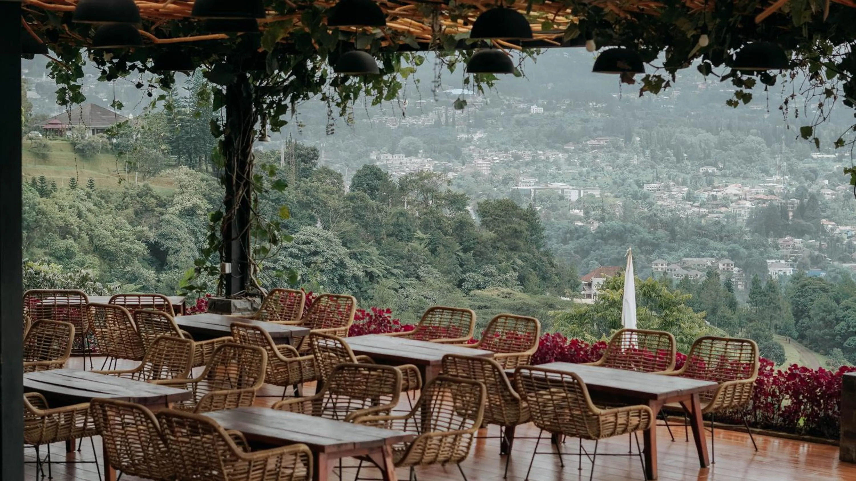 Restaurant/places to eat in Damar Langit Resort