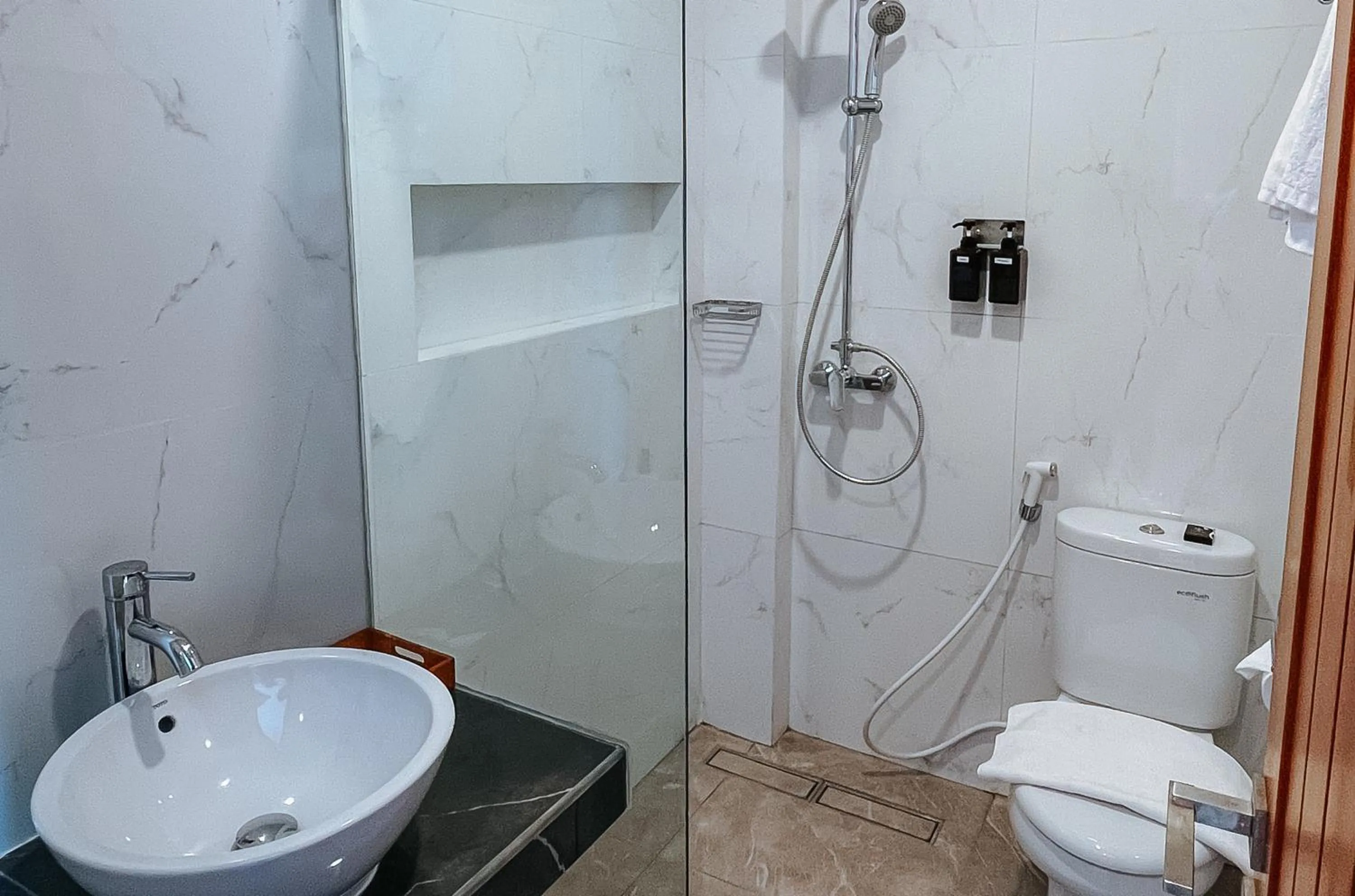 Shower in Damar Langit Resort