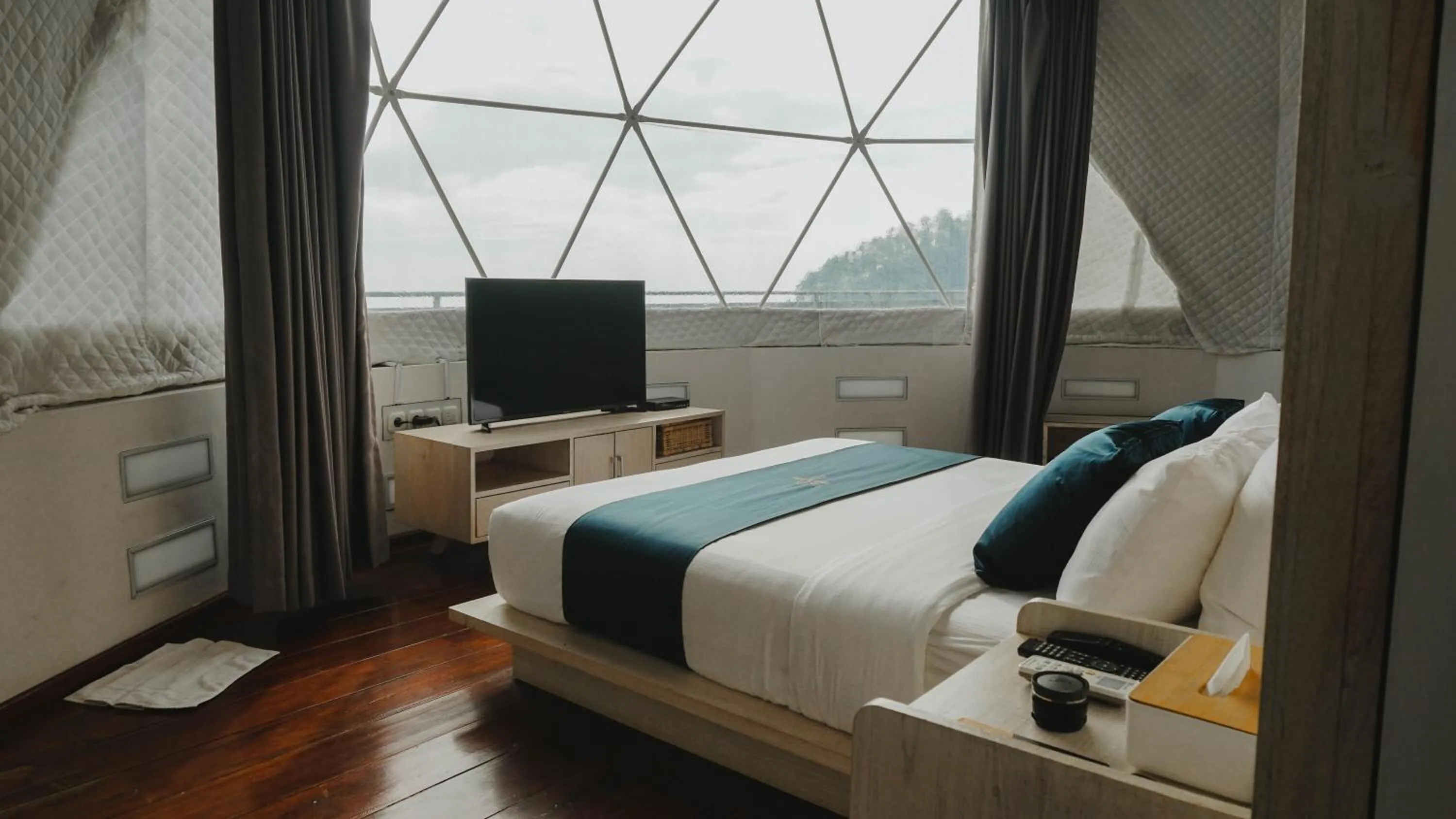 TV and multimedia, Bed in Damar Langit Resort