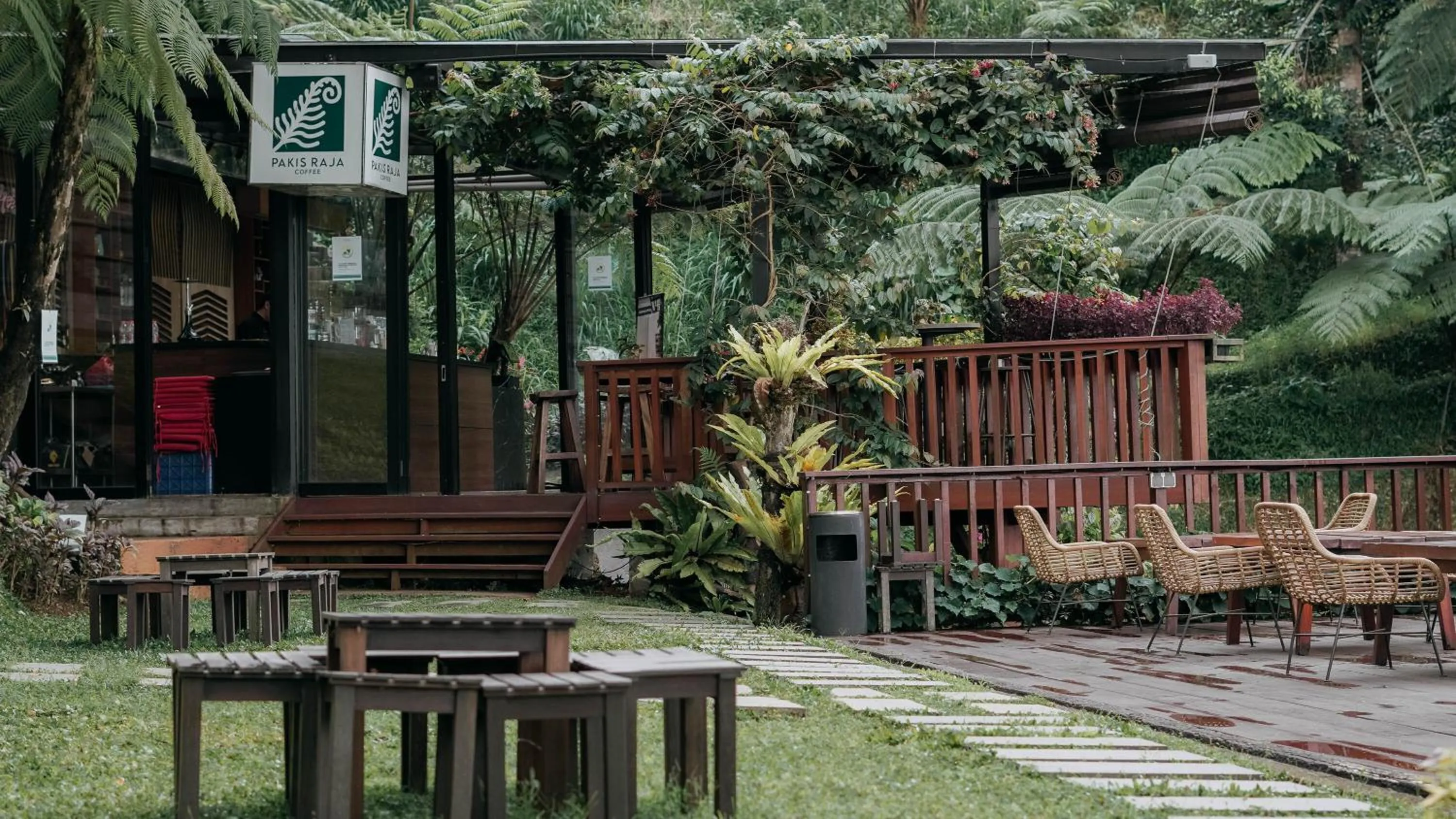 Restaurant/places to eat in Damar Langit Resort