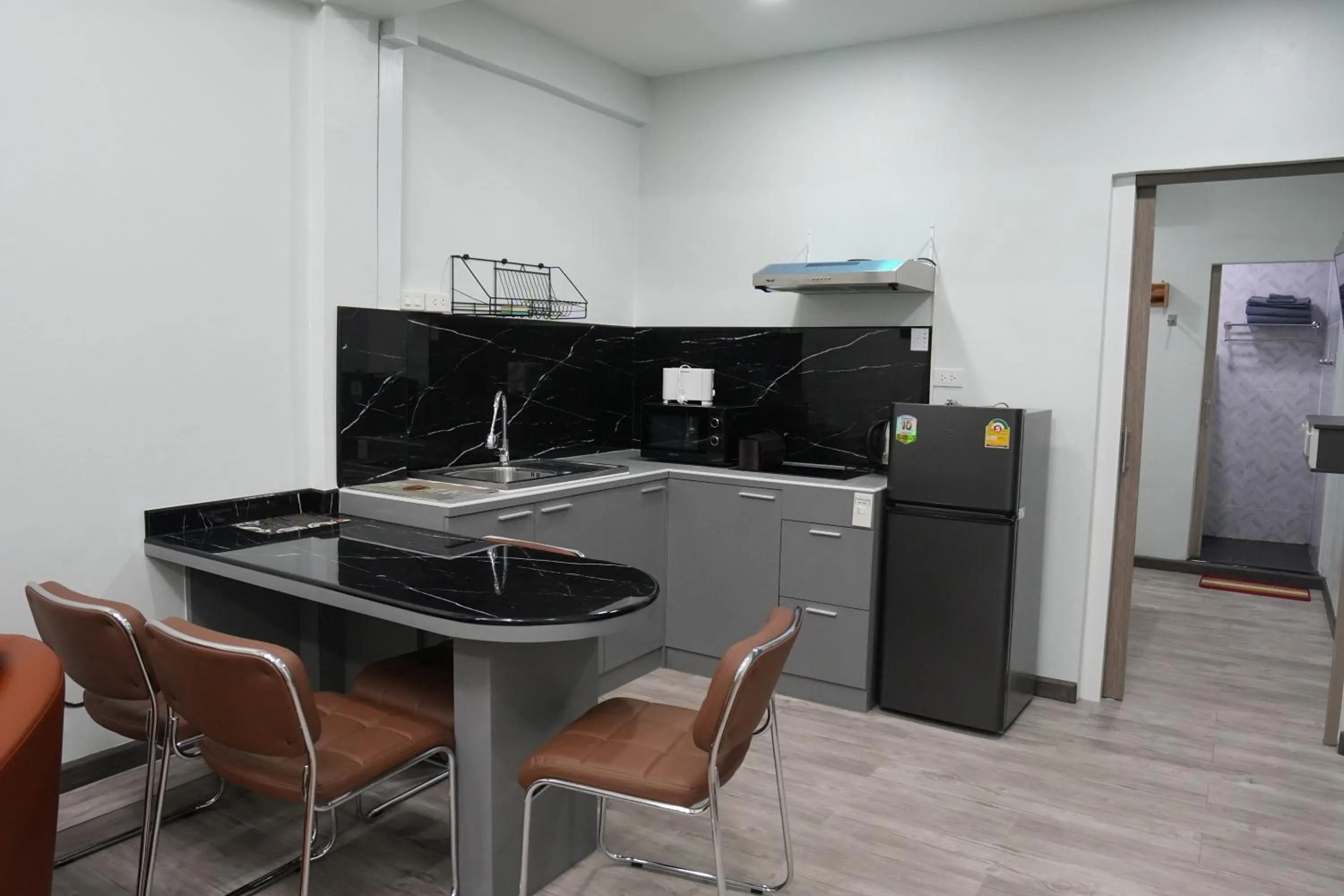 Kitchen or kitchenette in SkyLink Homes - Pattunaam - Airport Link & BTS Chidlom