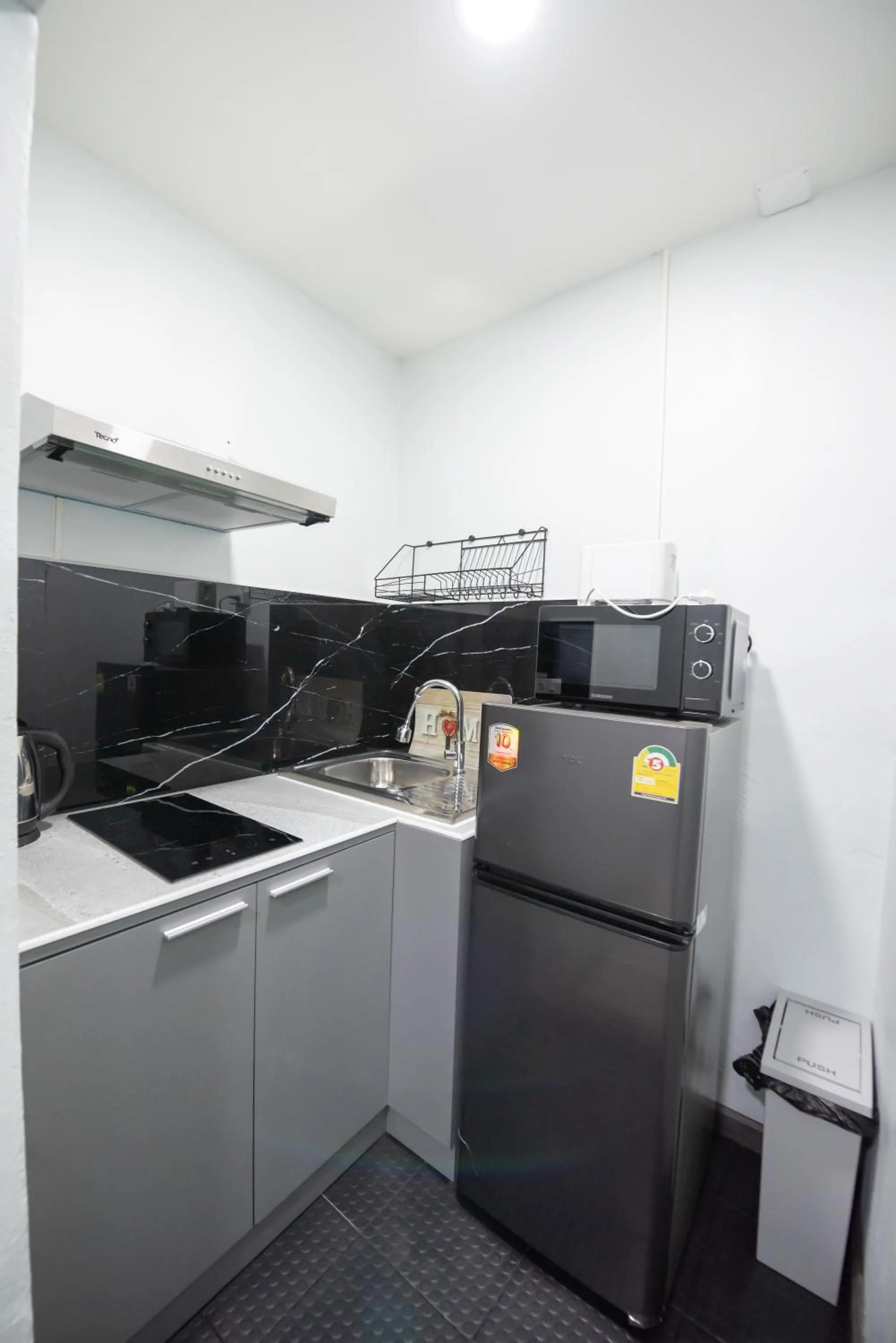 Kitchen or kitchenette in SkyLink Homes - Pattunaam - Airport Link & BTS Chidlom