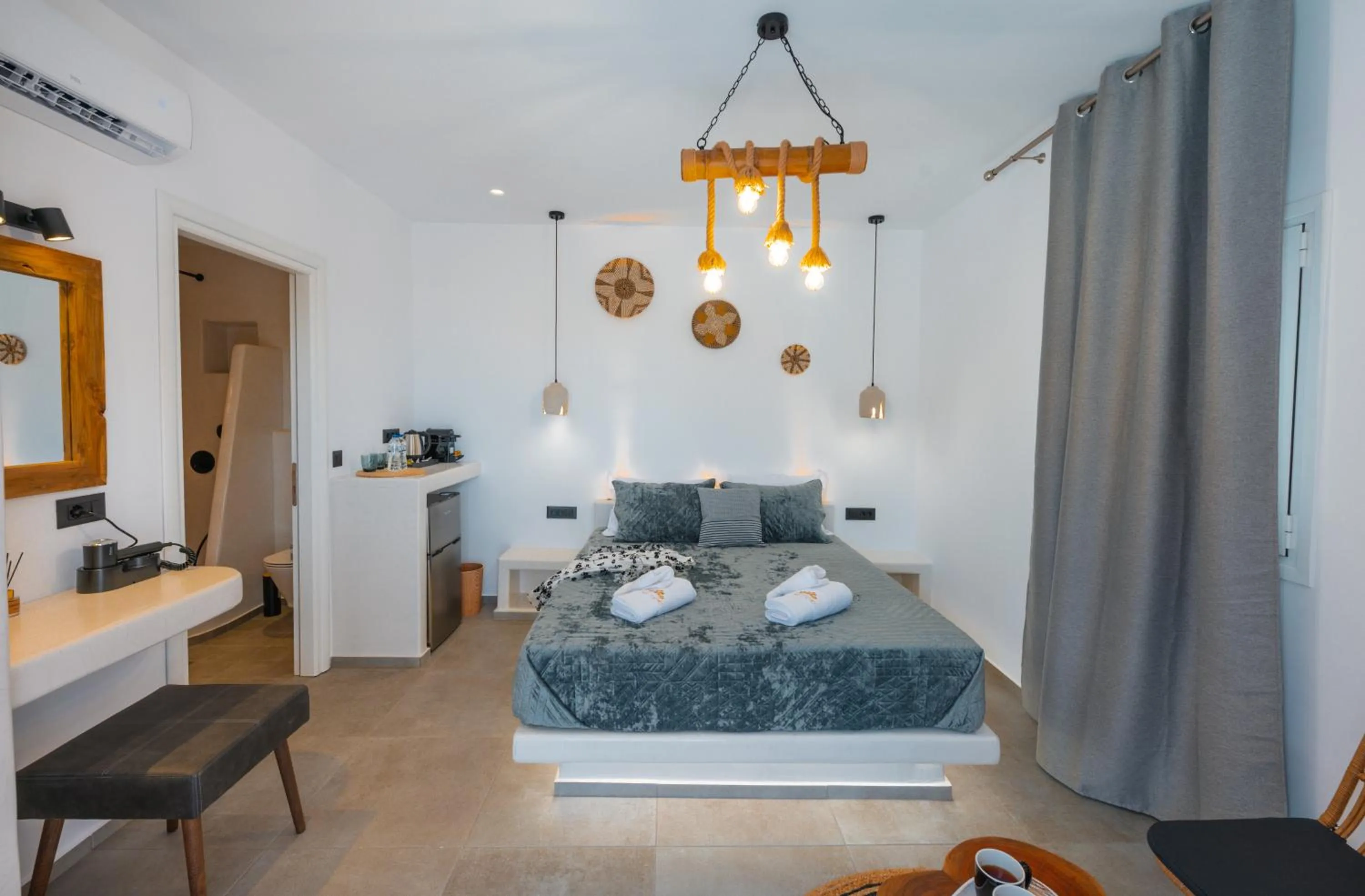 Photo of the whole room, Bed in Tre Fiori - The Retreat Suites