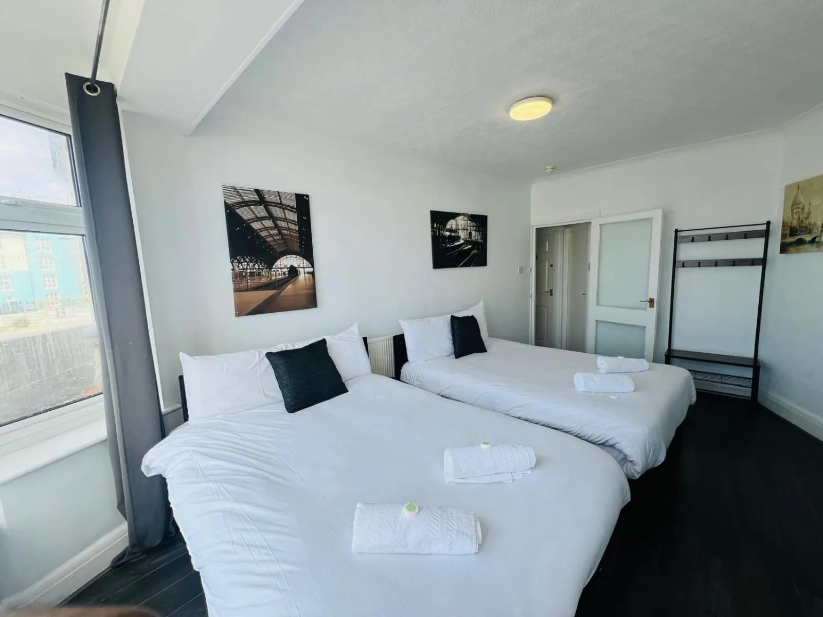 Bedroom, Bed in Henson hotel