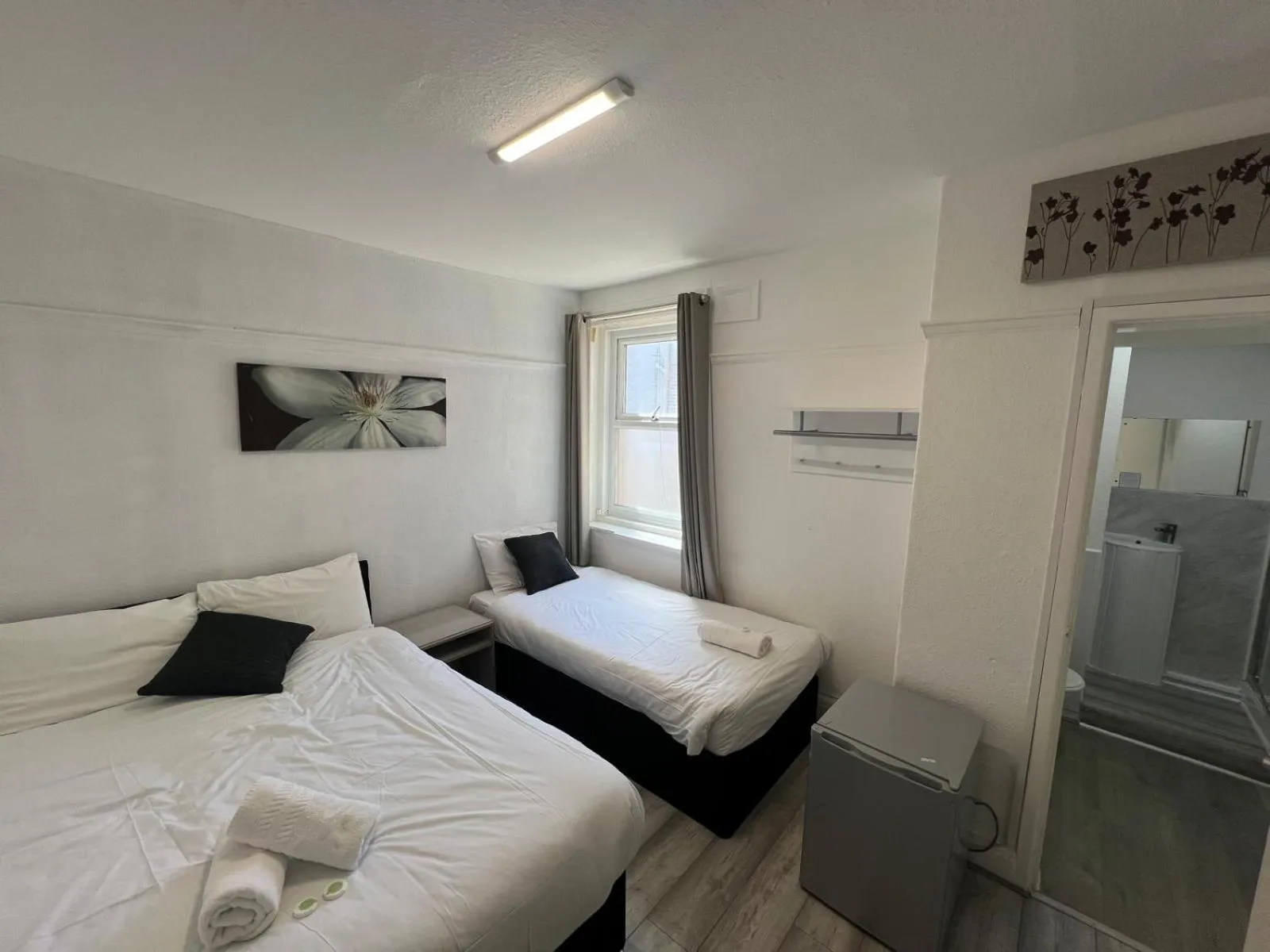 Photo of the whole room, Bed in Henson hotel