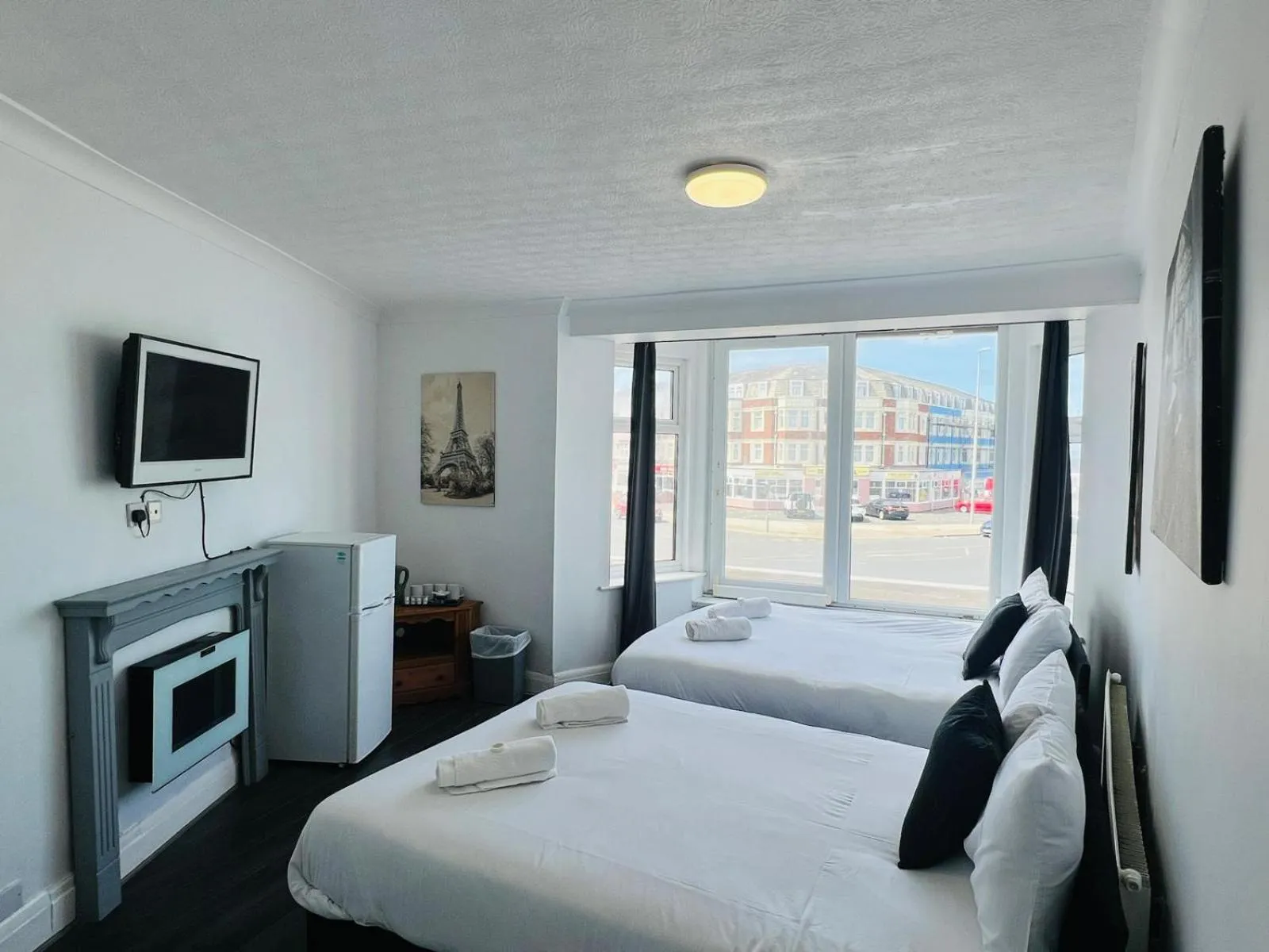 Bedroom, Bed in Henson hotel