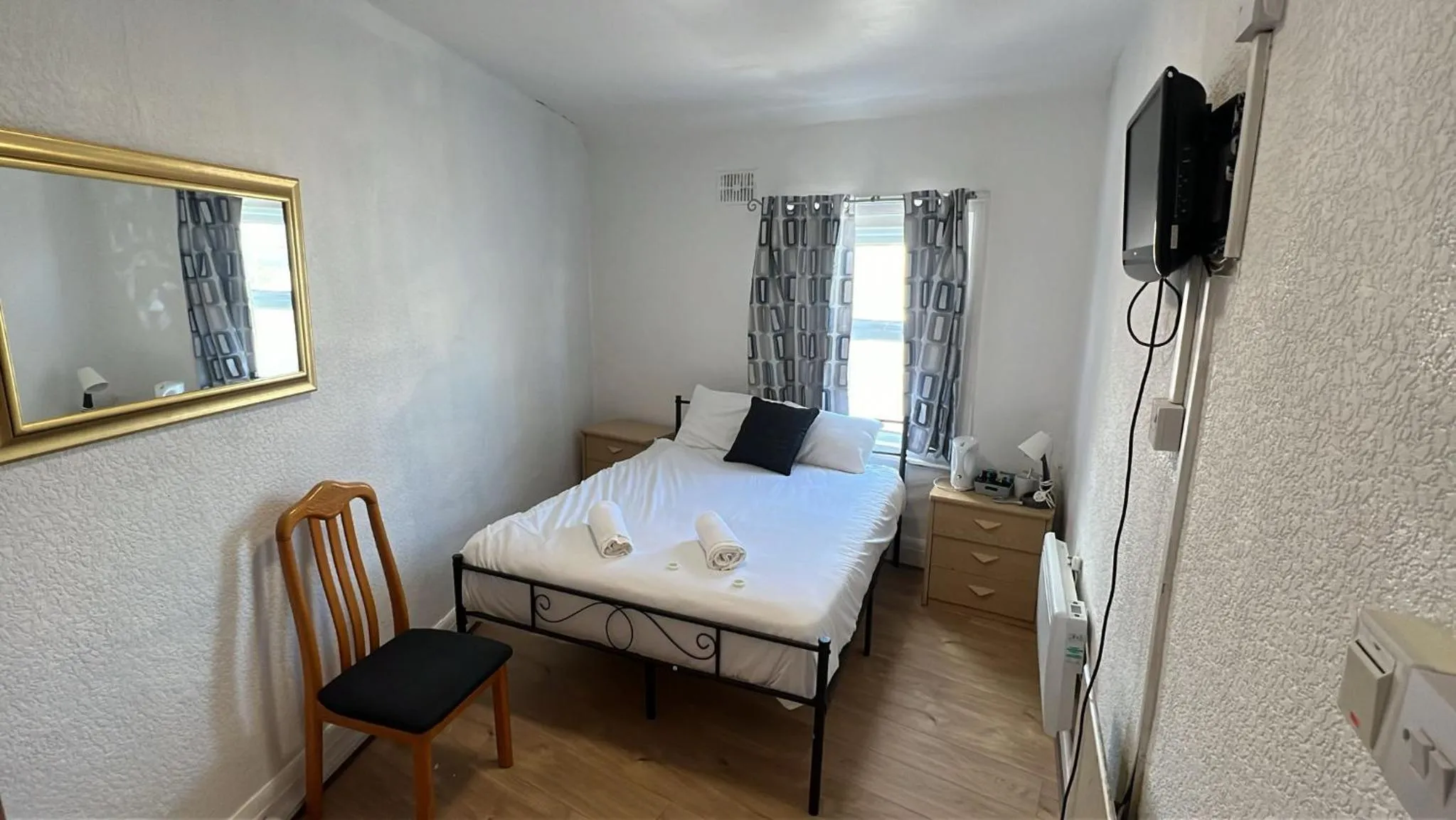 Bedroom, Bed in Henson hotel