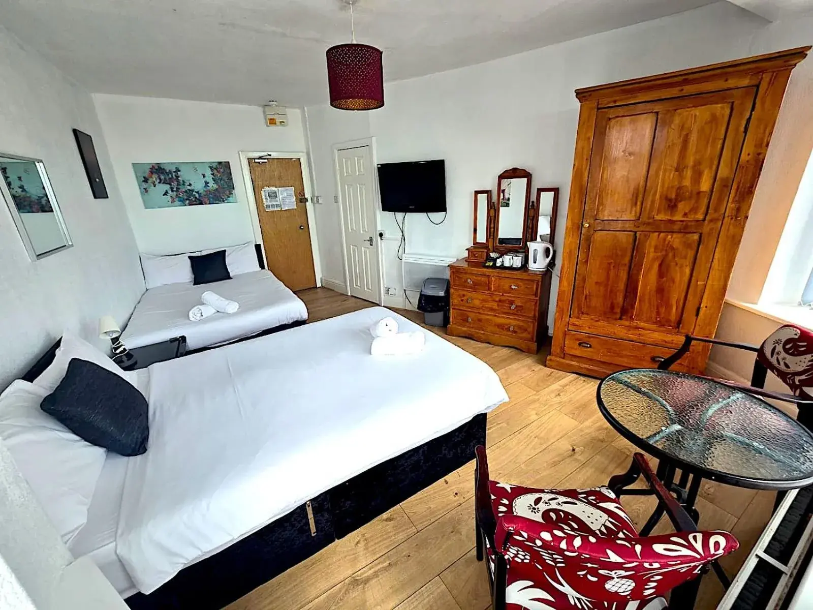 Quadruple Room in Henson hotel Quadruple Room in Henson hotel