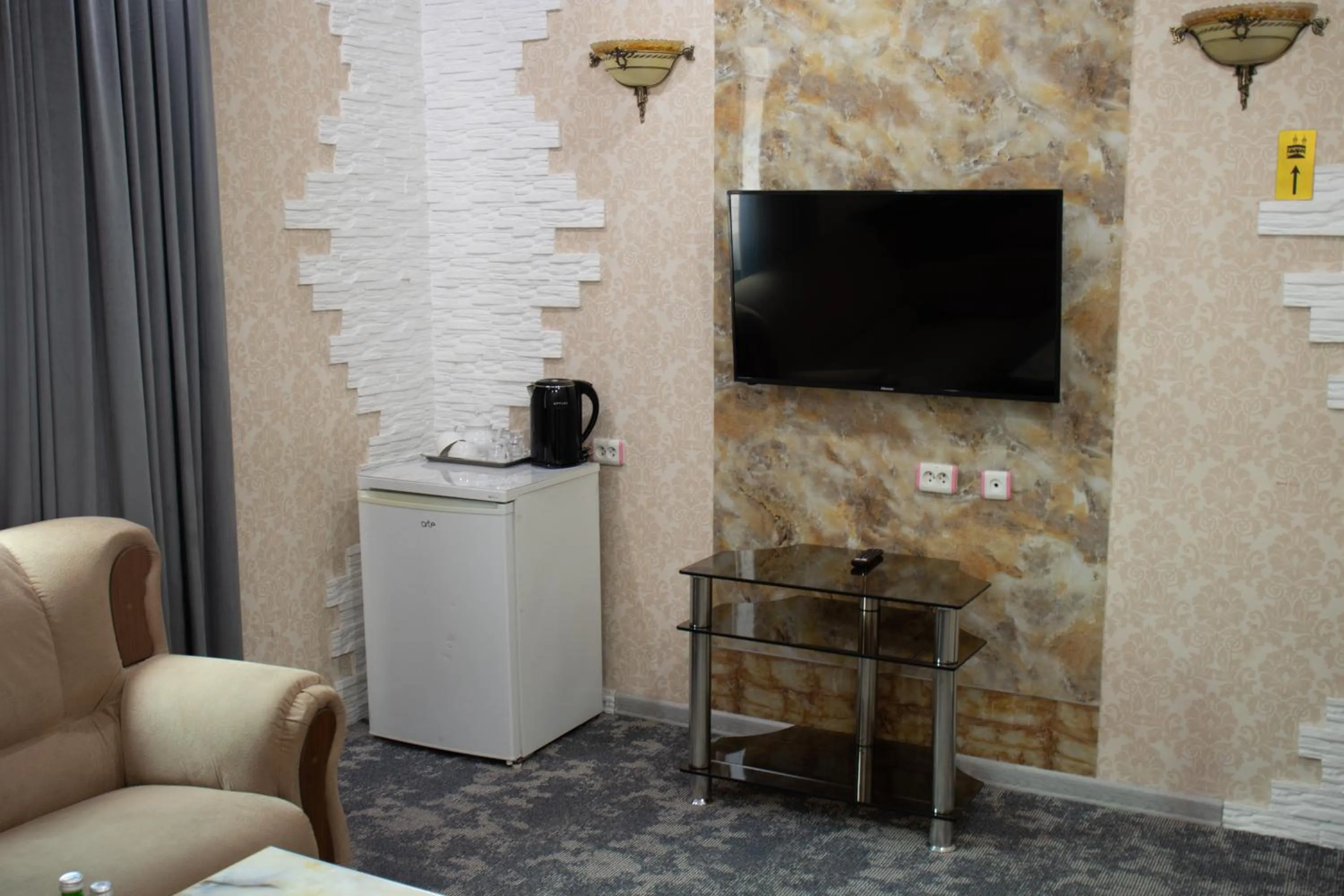 TV and multimedia in Orzu Hotel