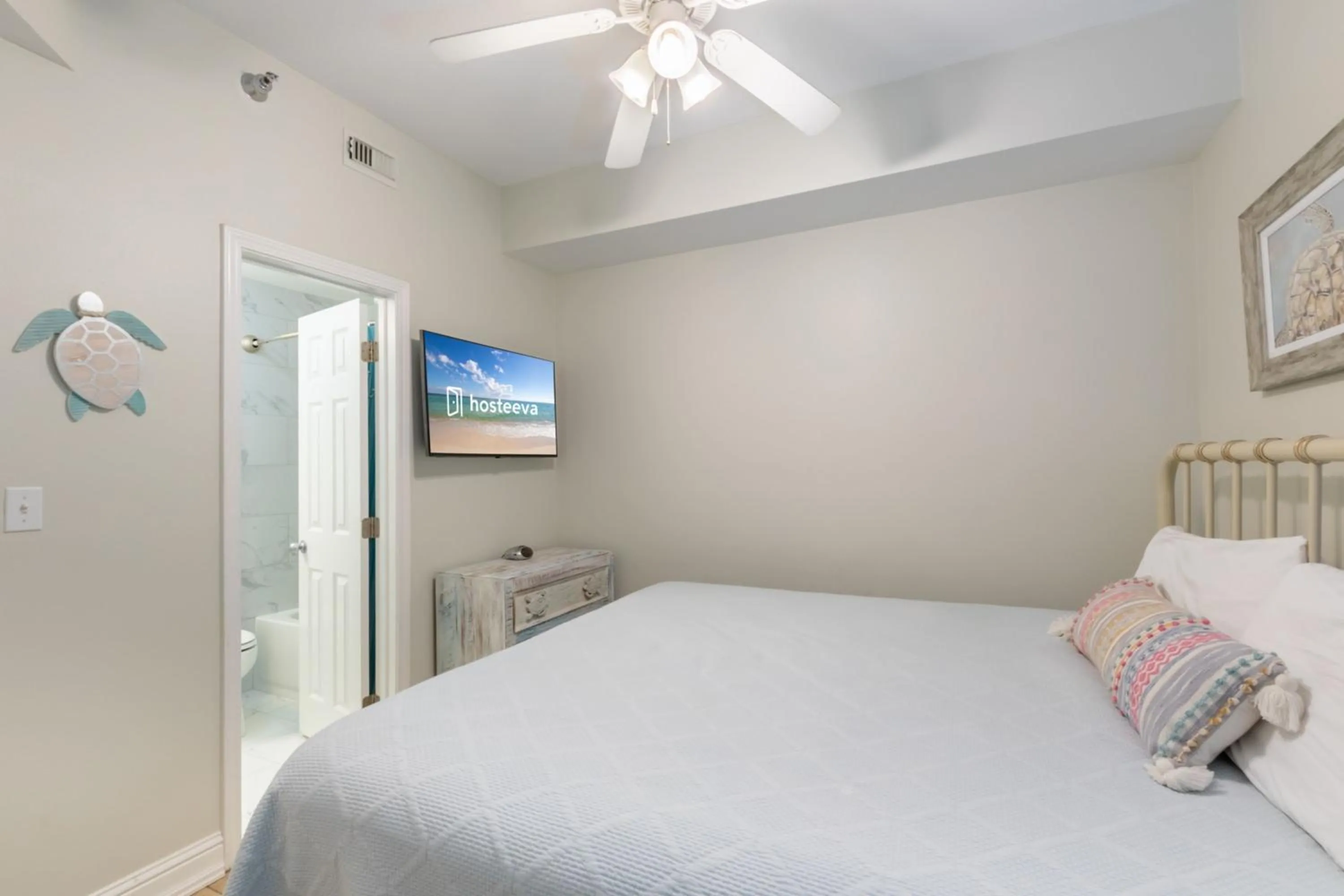 Bedroom, Bed in Lighthouse Condos Gulf Shores