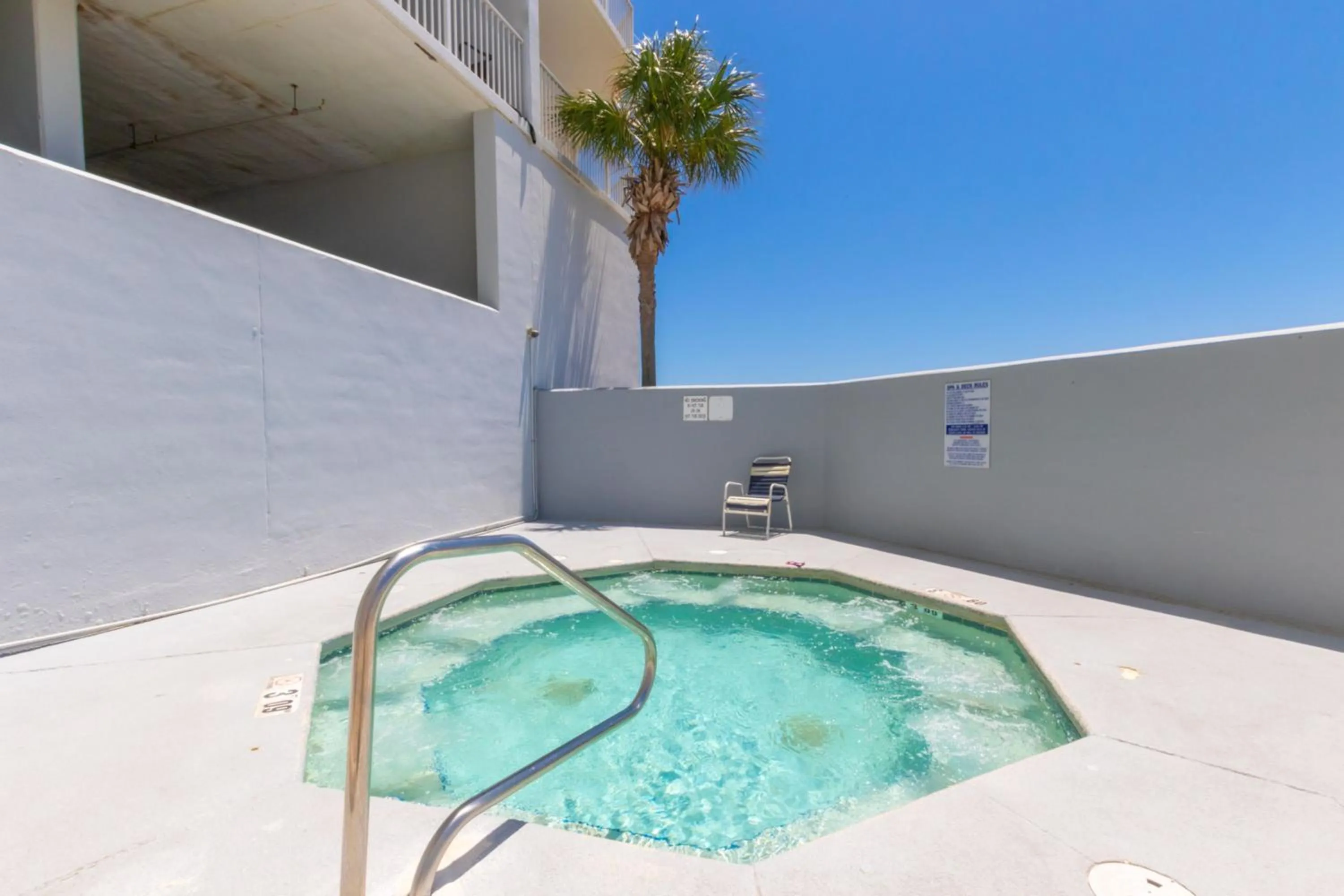 Hot Tub in Lighthouse Condos Gulf Shores