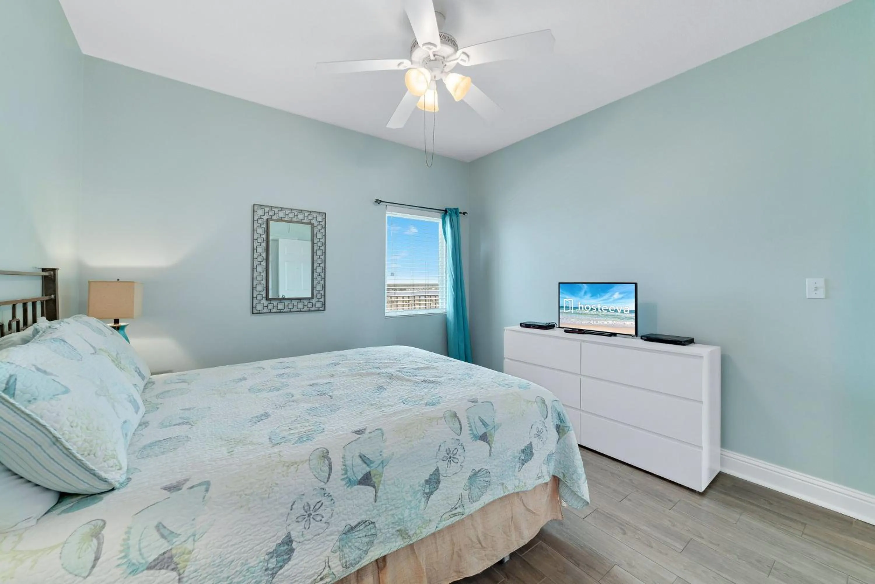 Bedroom, Bed in Lighthouse Condos Gulf Shores