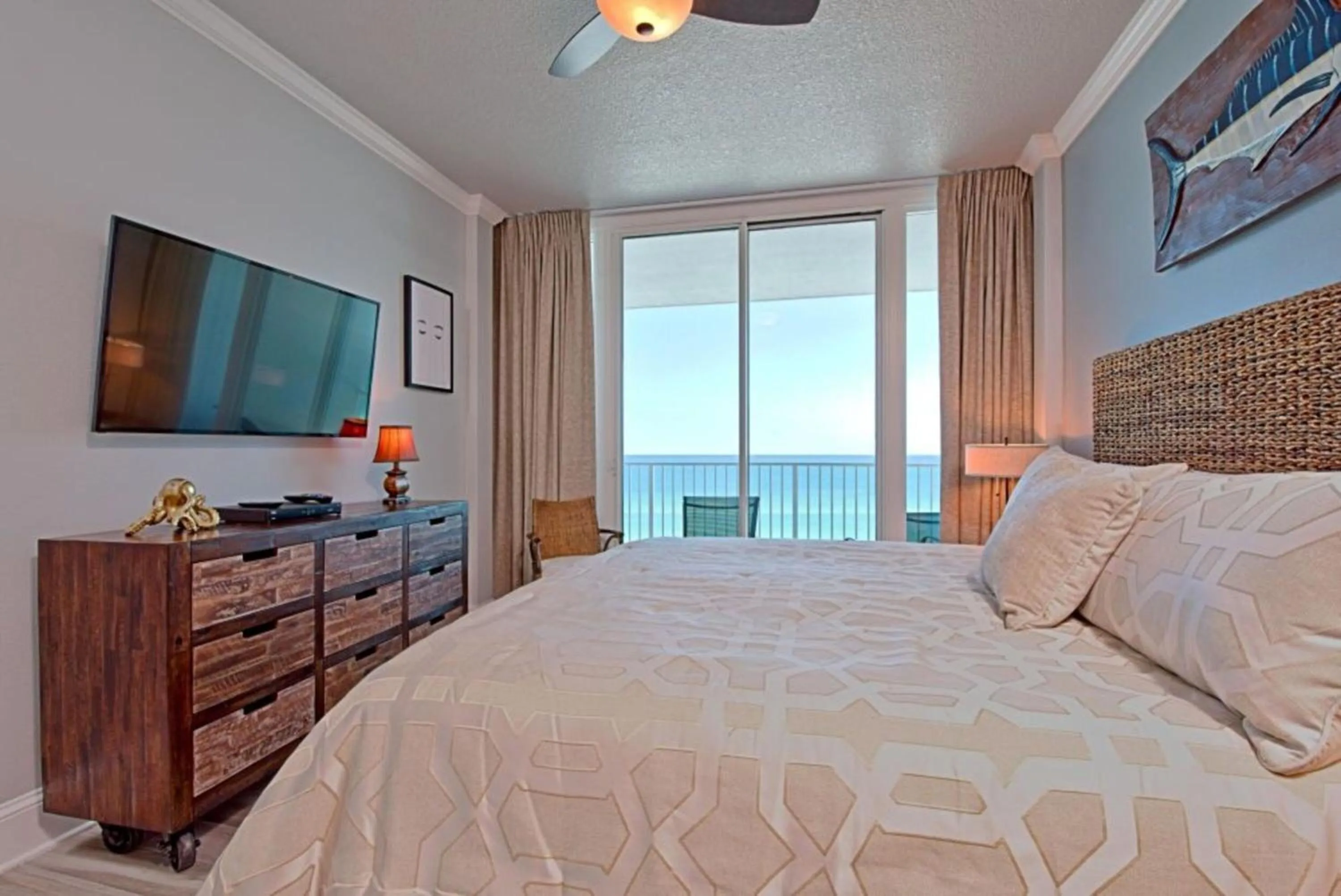 Bedroom, Bed in Lighthouse Condos Gulf Shores