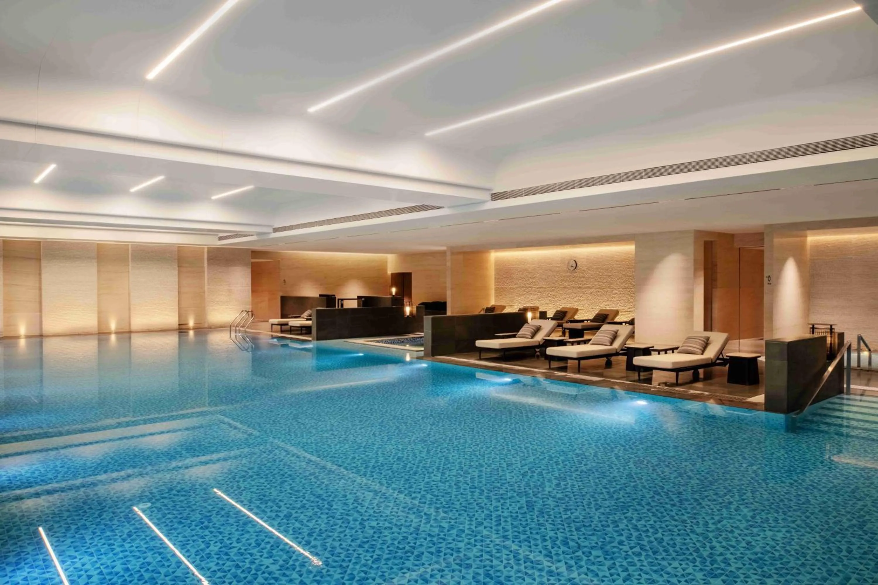 Swimming pool in Sheraton Lanzhou Anning