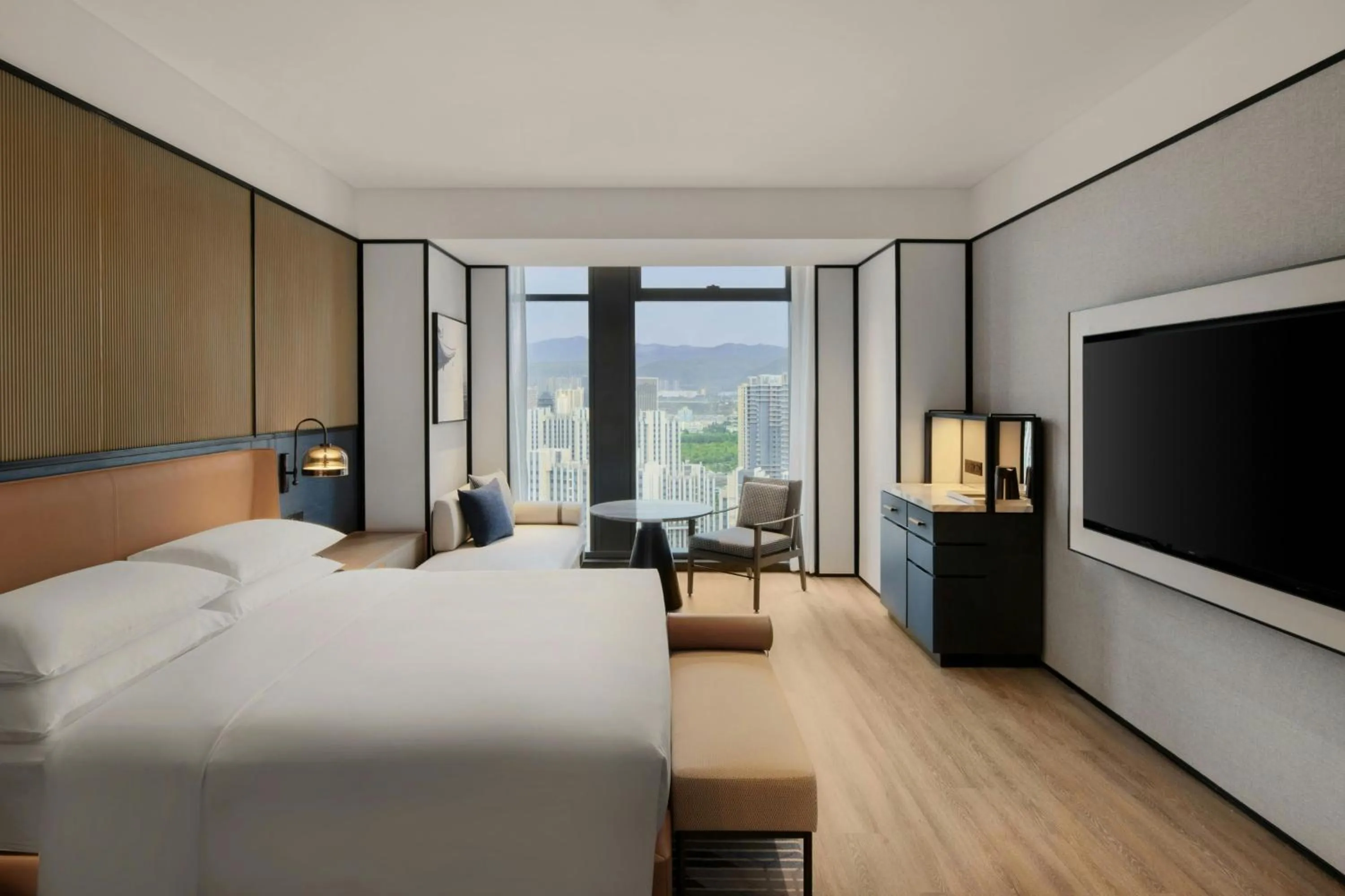 Photo of the whole room, Bed in Sheraton Lanzhou Anning