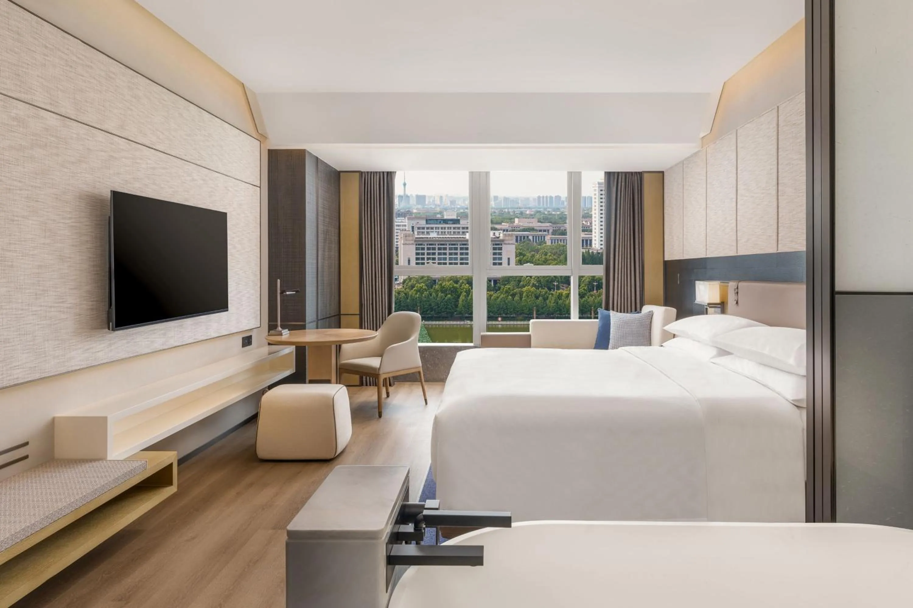 Photo of the whole room, Bed in Luoyang Marriott Hotel