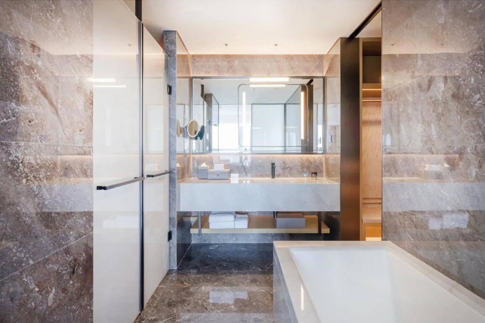 Bathroom in Luoyang Marriott Hotel