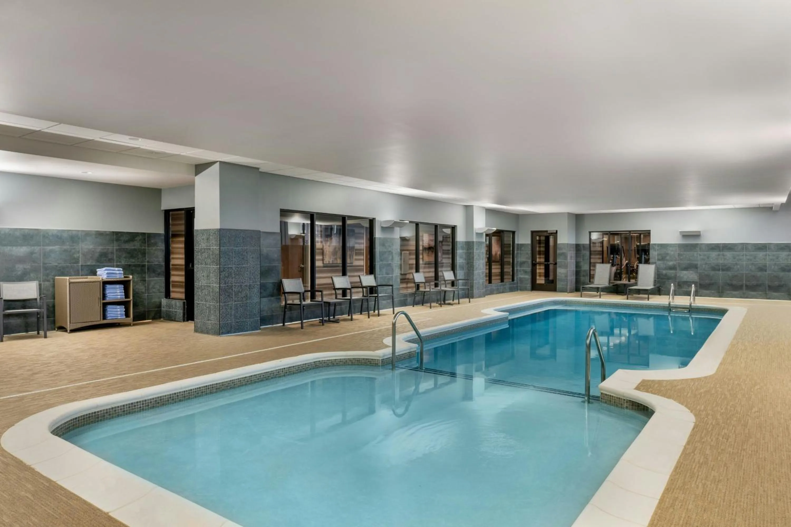 Swimming pool in Courtyard by Marriott Milwaukee Brookfield at Poplar Creek