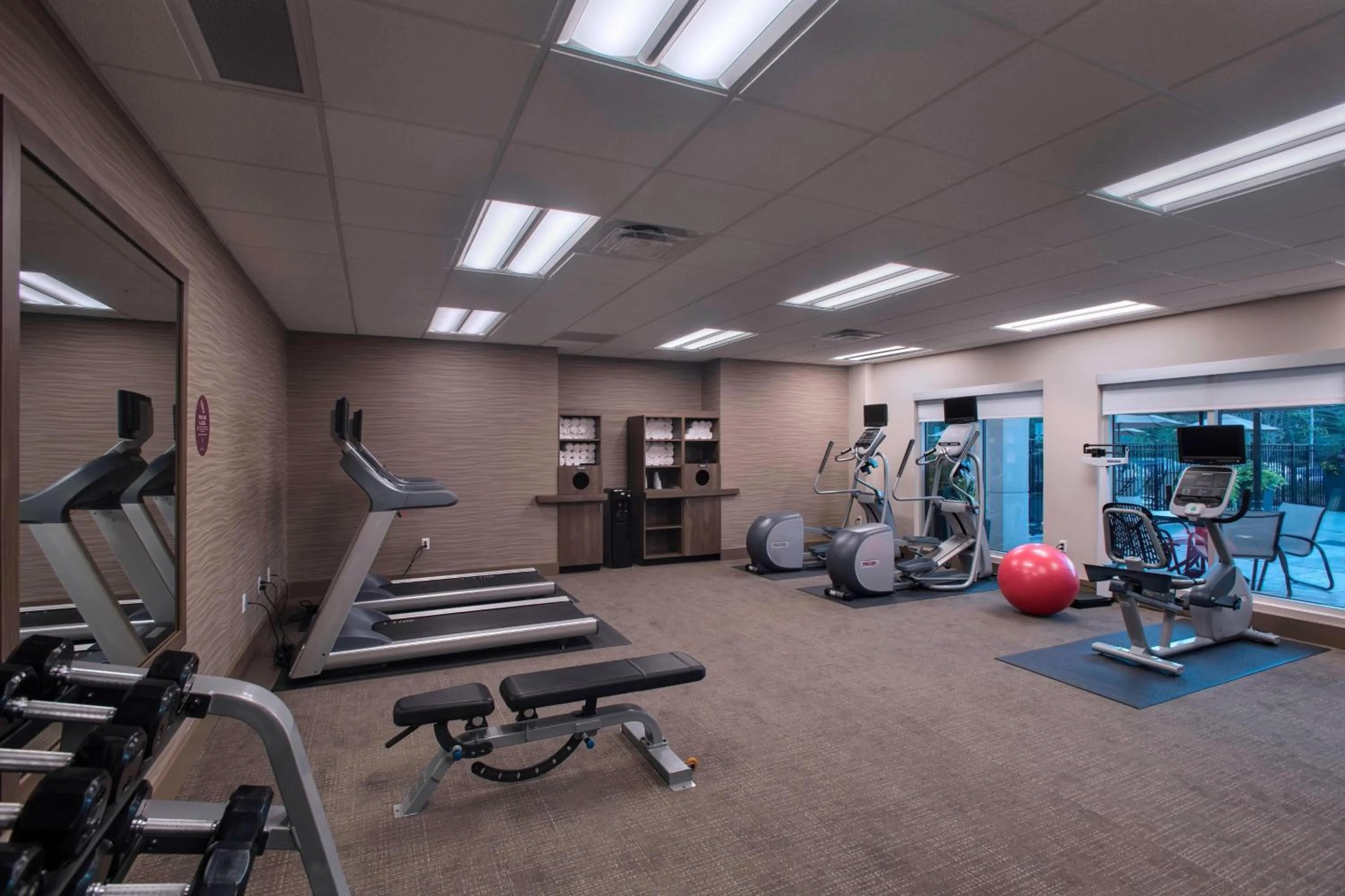 Fitness centre/facilities in Courtyard by Marriott Milwaukee Brookfield at Poplar Creek