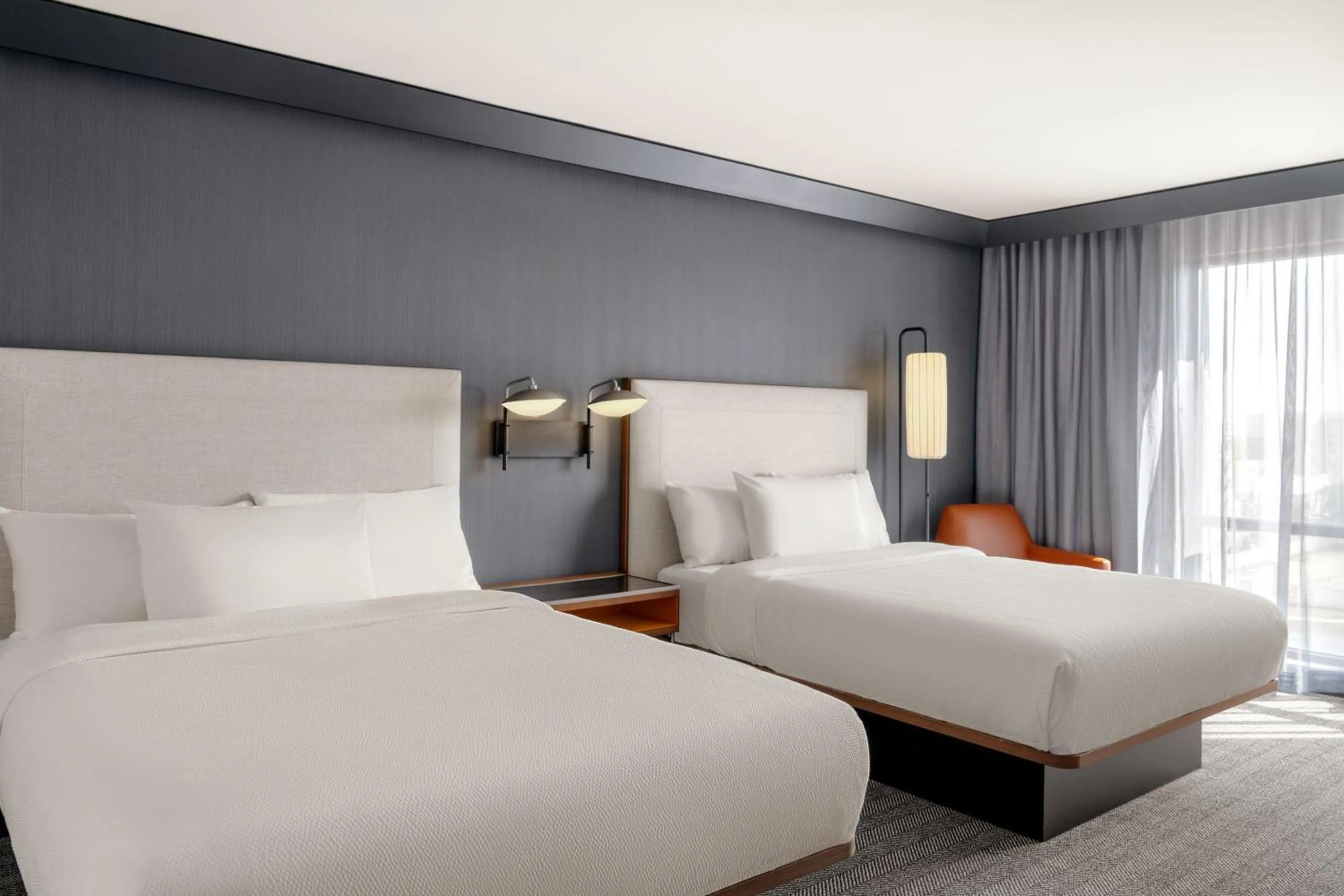 Photo of the whole room, Bed in Courtyard by Marriott Milwaukee Brookfield at Poplar Creek