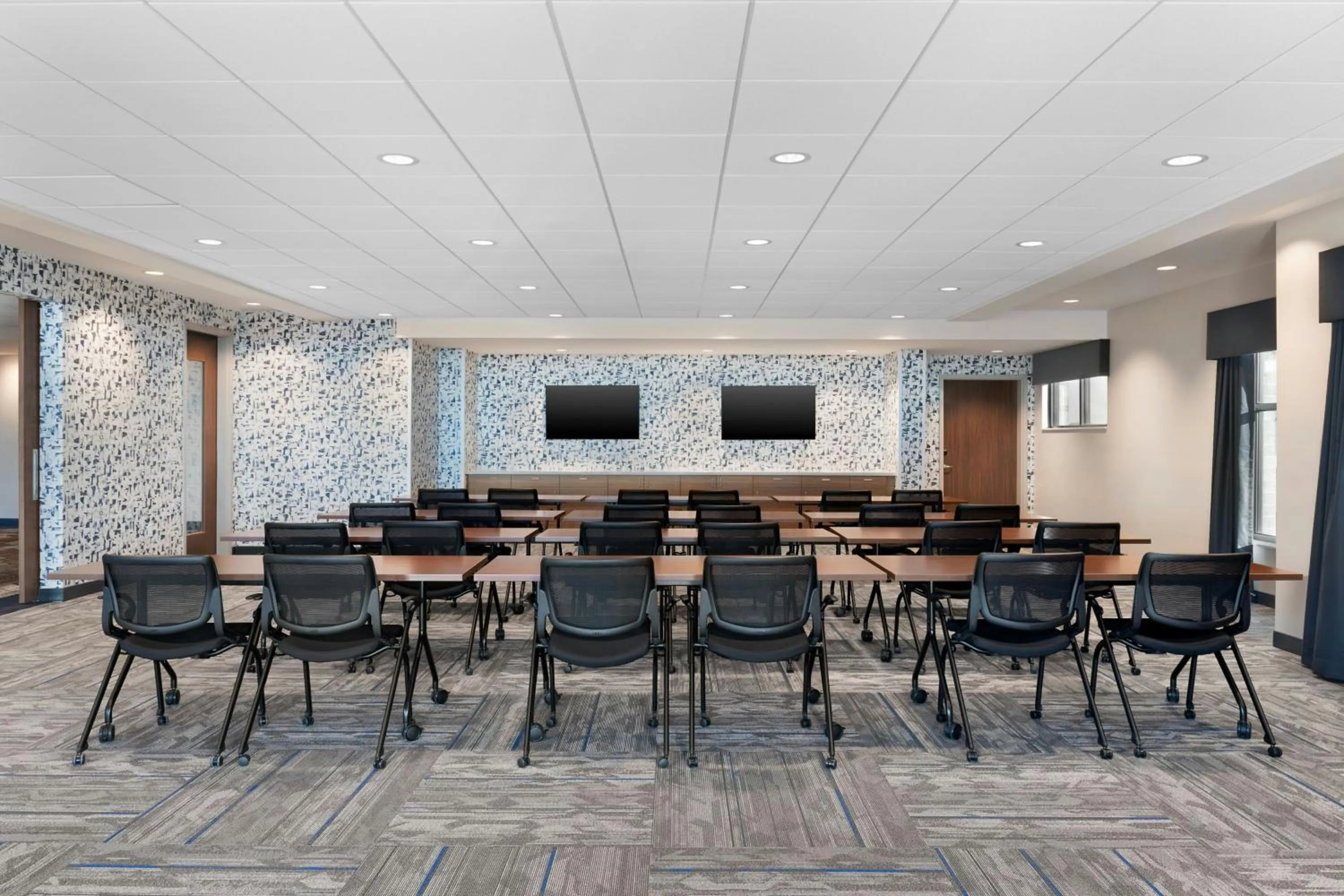 Meeting/conference room in Courtyard by Marriott Milwaukee Brookfield at Poplar Creek