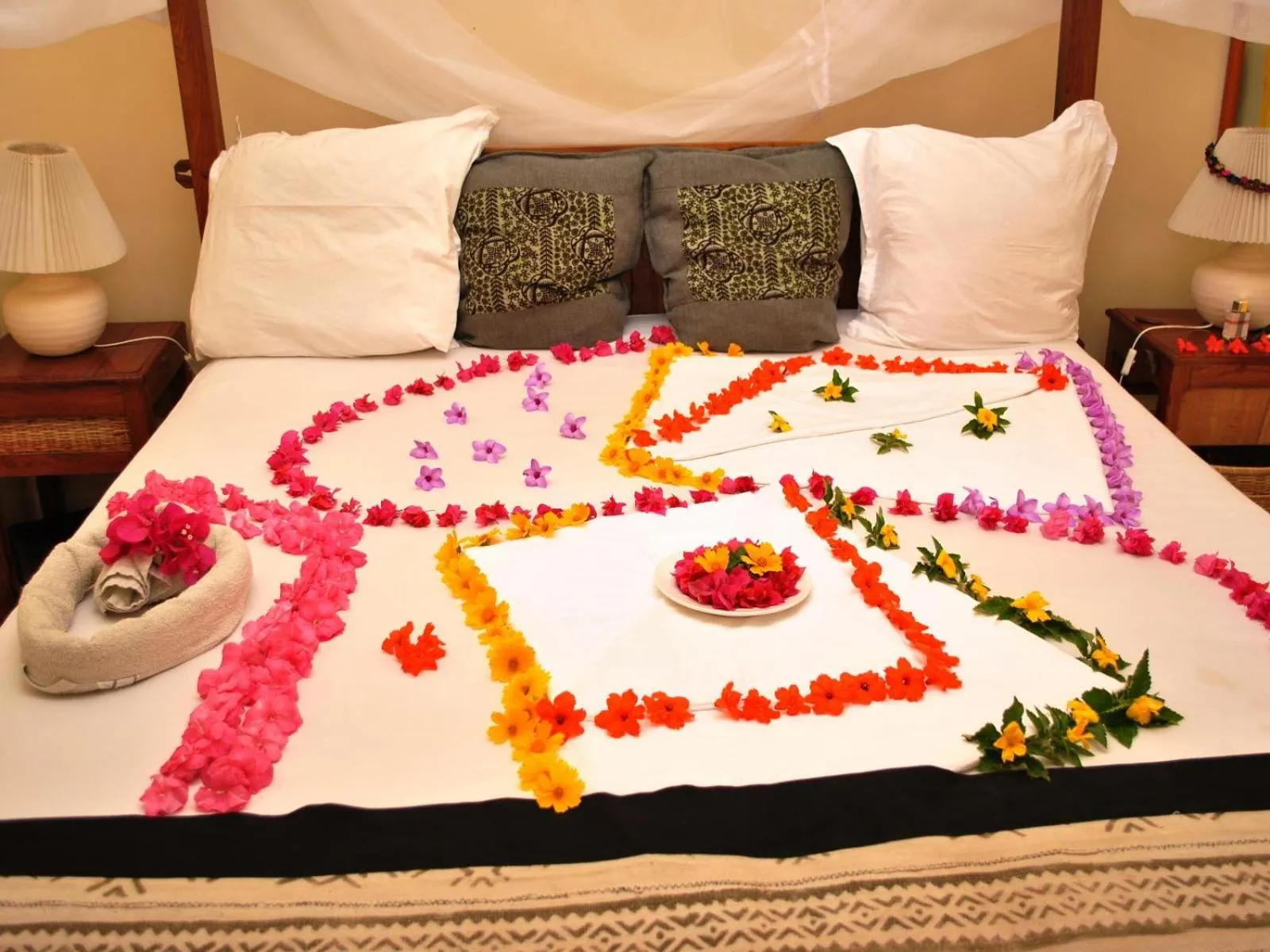 Bed in Lemon Creek Hotel Resort