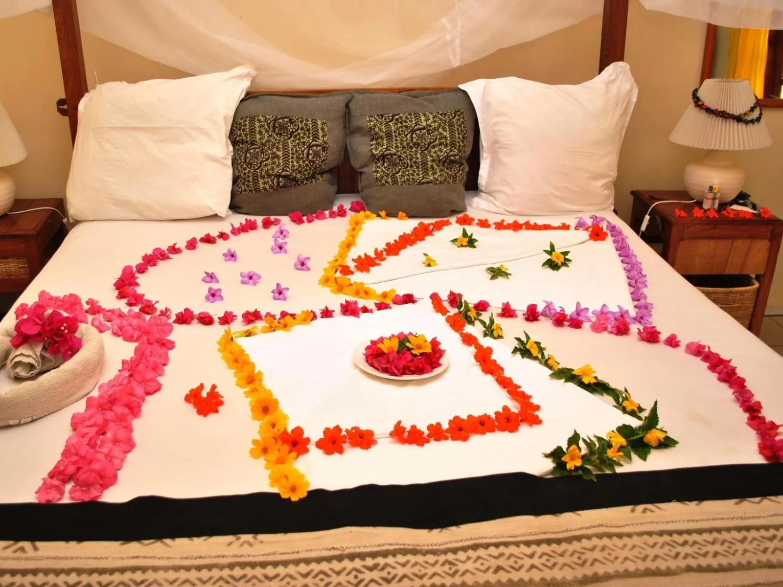 Bed in Lemon Creek Hotel Resort