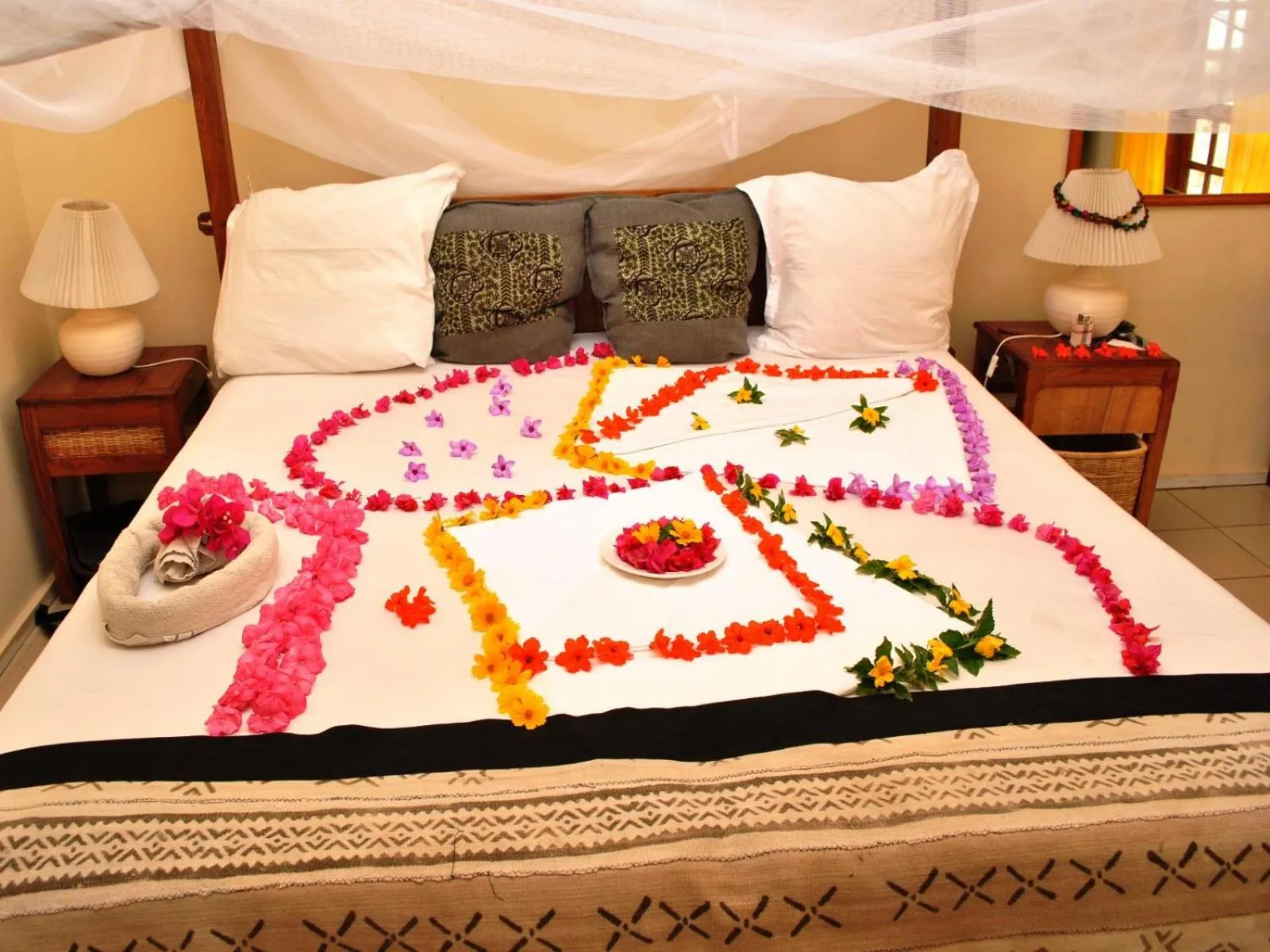 Bed in Lemon Creek Hotel Resort
