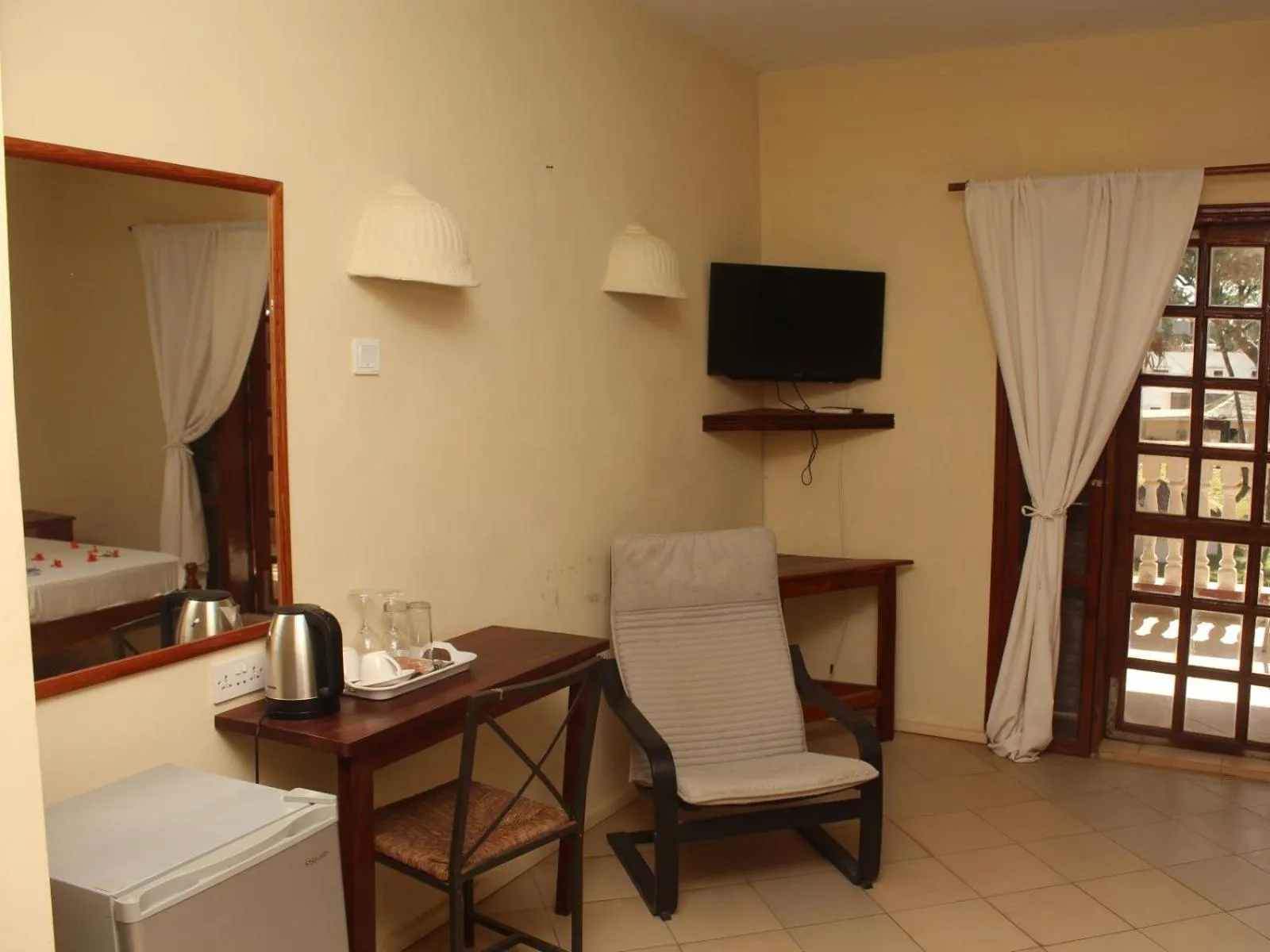 Lemon Creek Hotel Resort