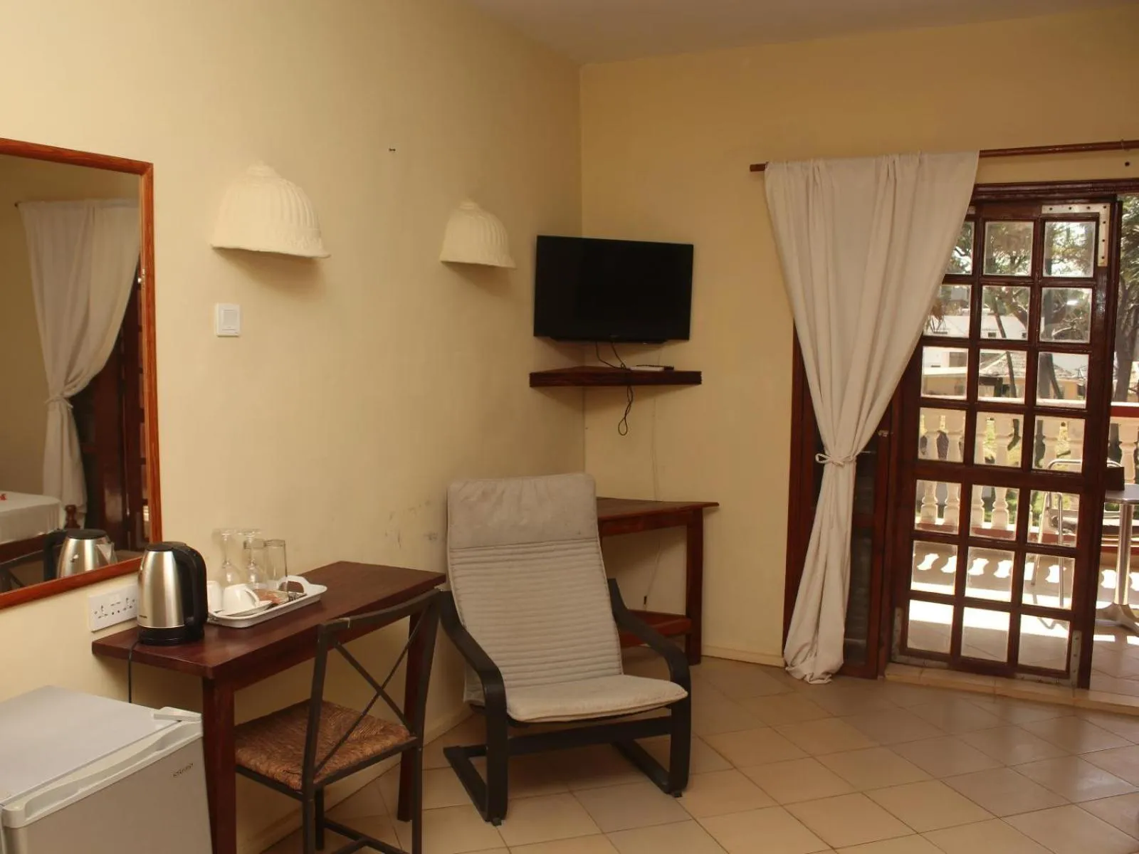 Lemon Creek Hotel Resort