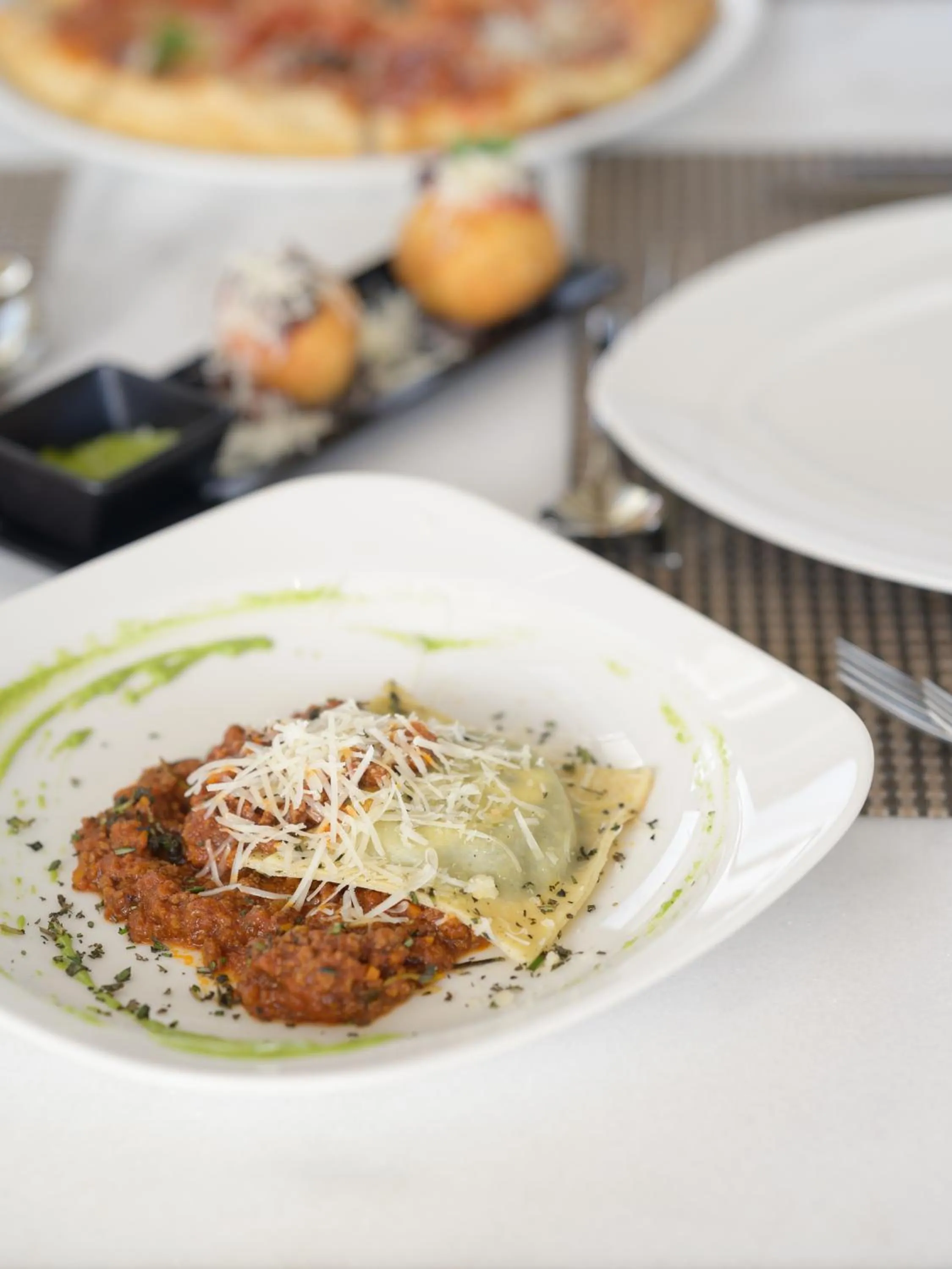 Food and drinks in The G Einbay Golf Resort