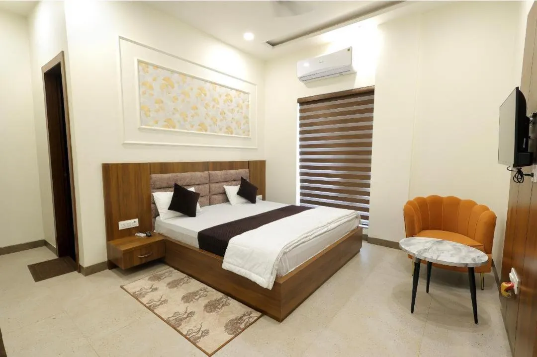 Bedroom, Bed in Hotel Shrinath Palace