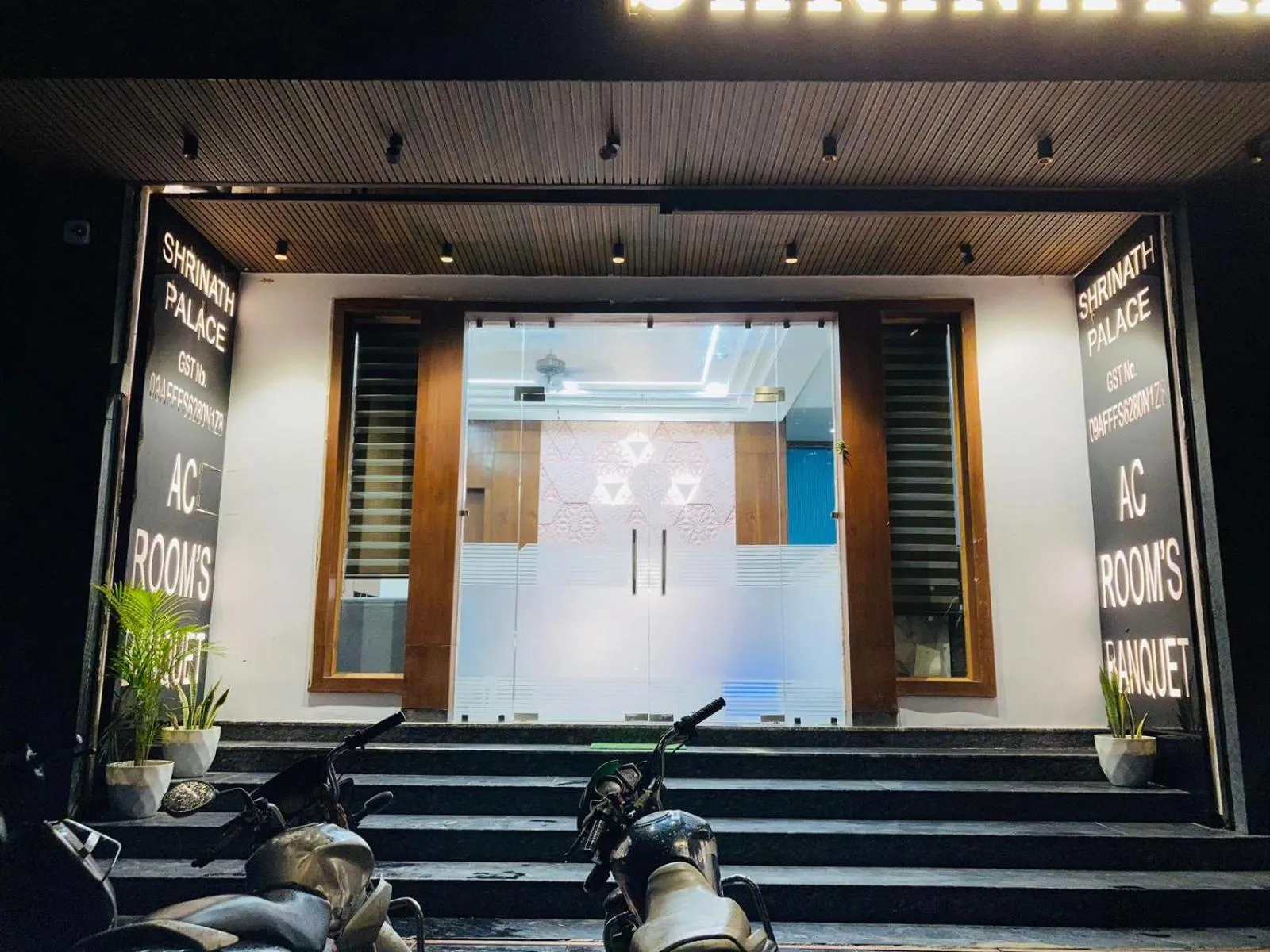 Night in Hotel Shrinath Palace