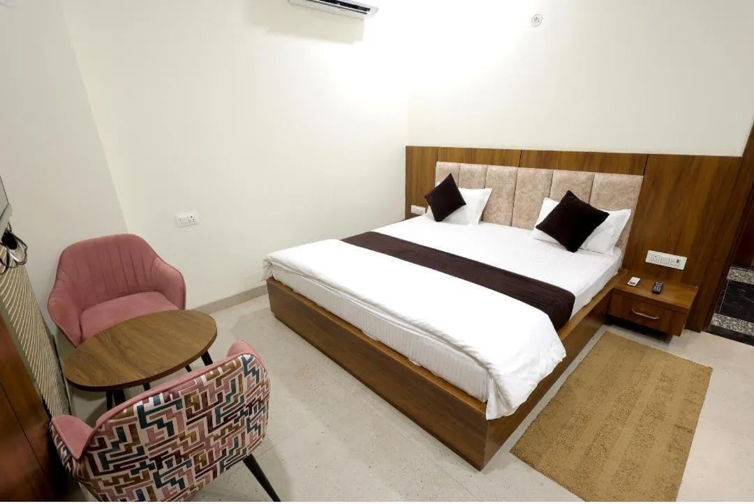 Bedroom, Bed in Hotel Shrinath Palace