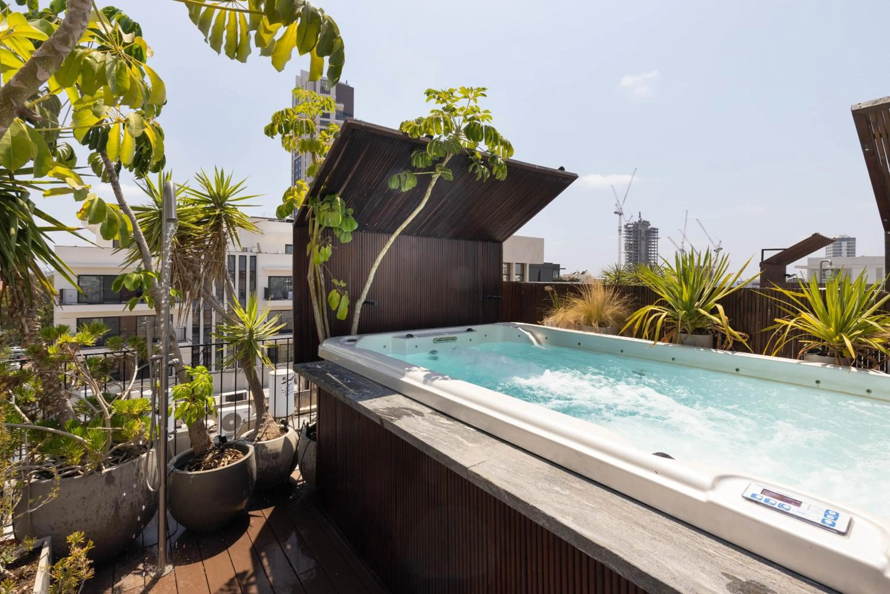 High Living Penthouse with Rooftop Pool