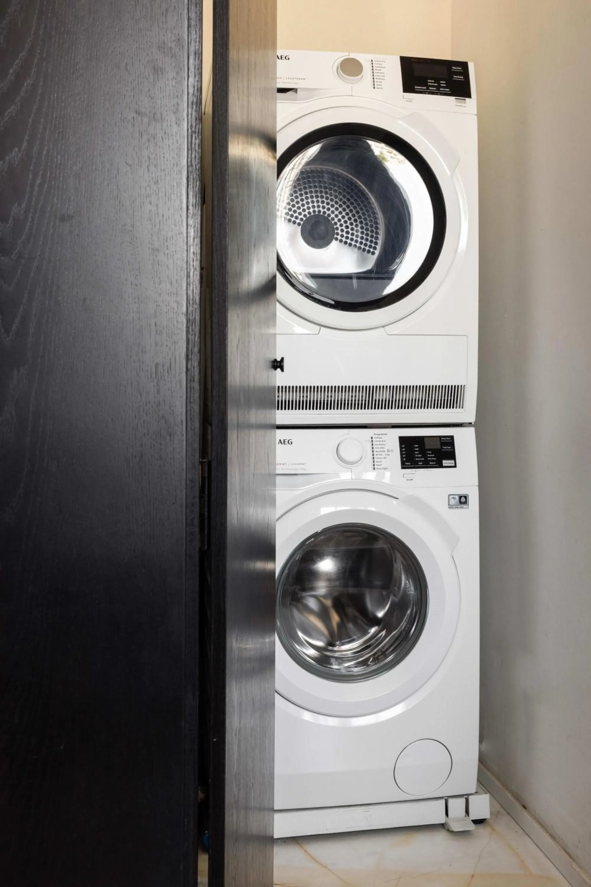 High Living Penthouse with Rooftop Pool