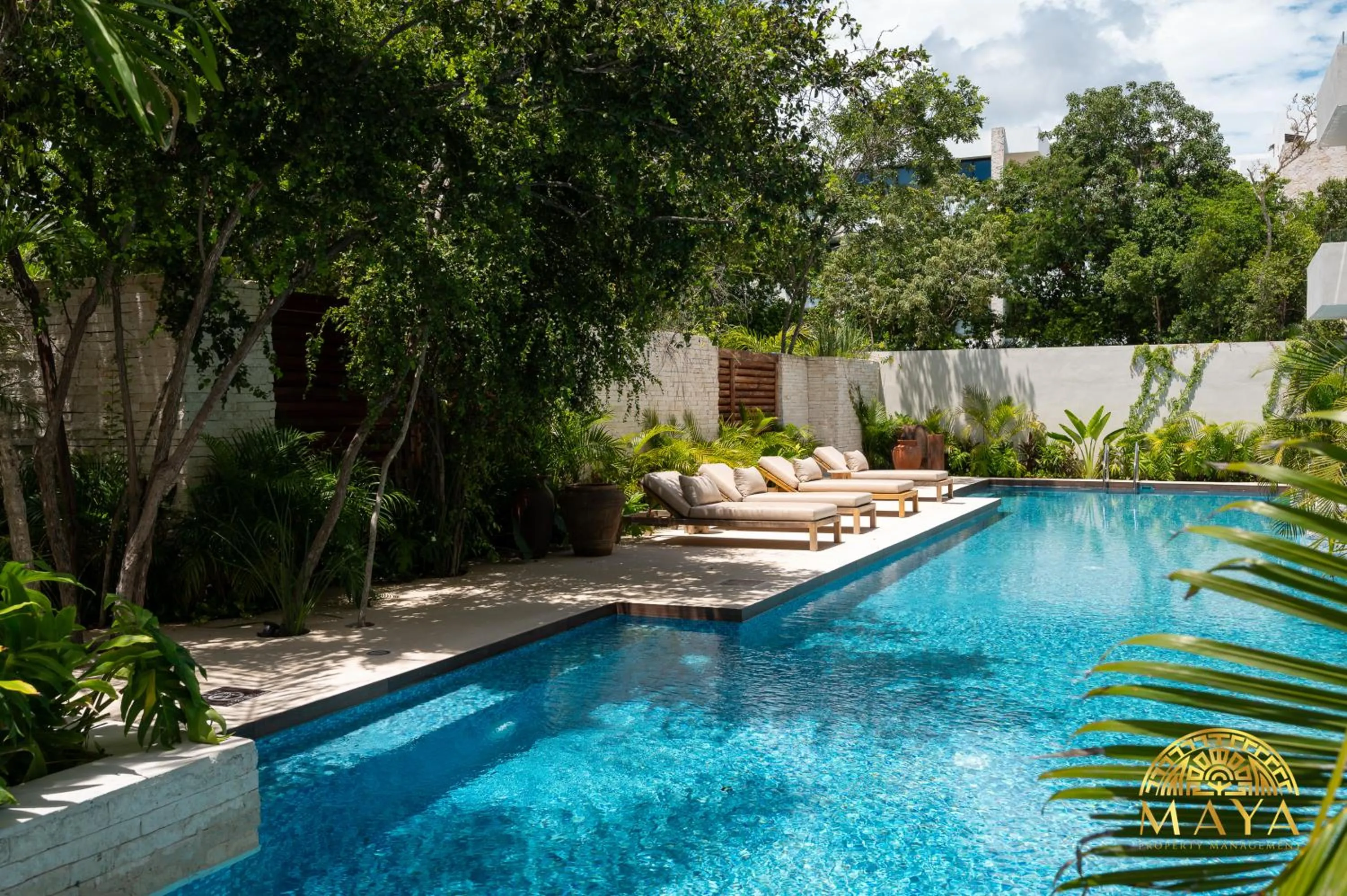 Day in Nhoa Tulum Aparthotel by Maya PM
