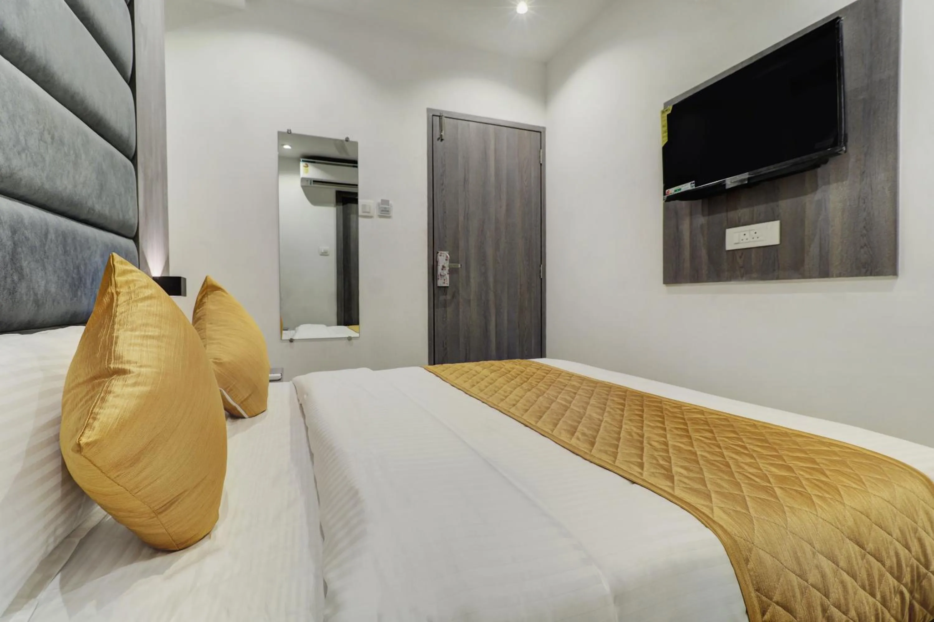 Bed in Hotel Isra International, BKC