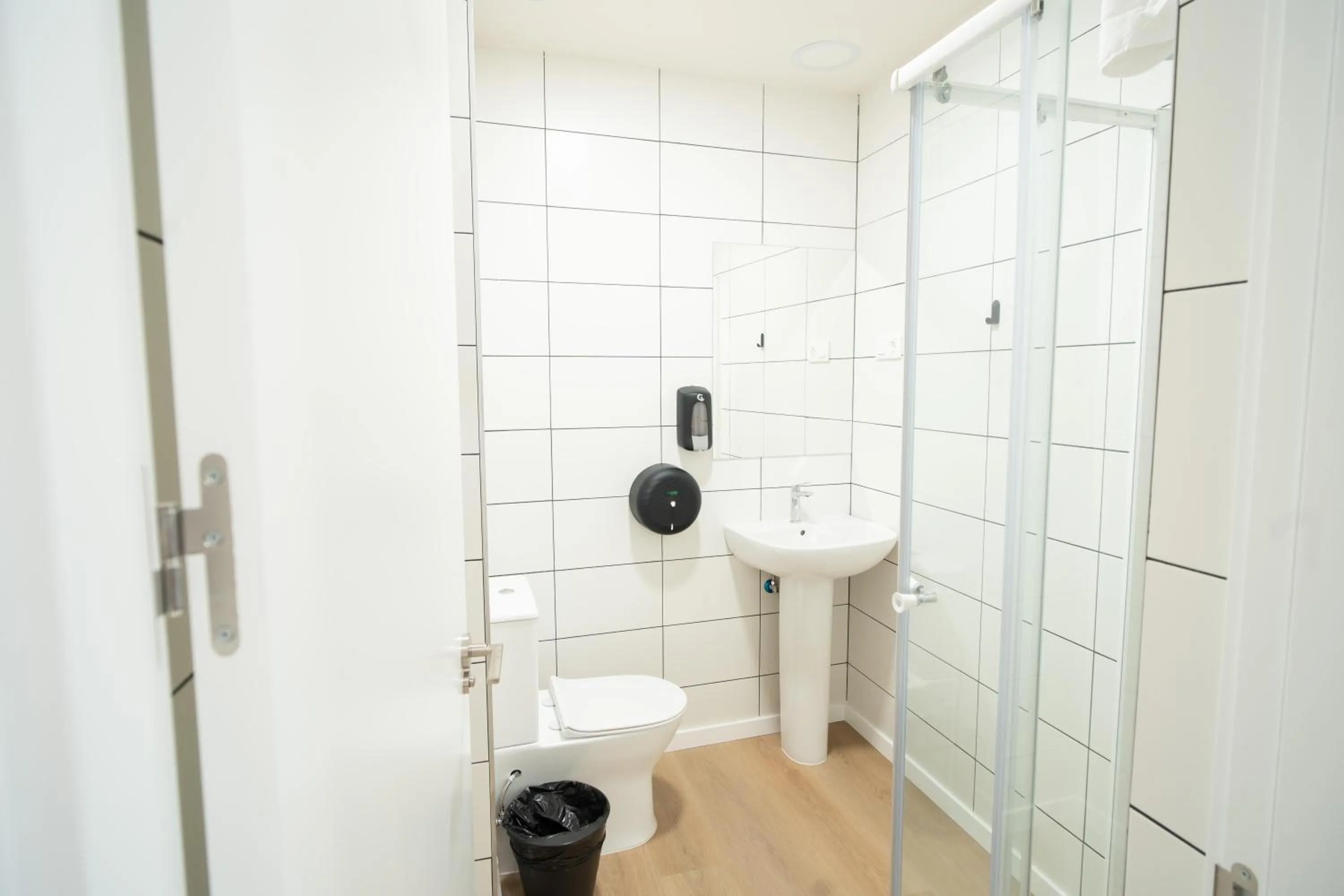 Toilet in Adventure Hostel Madrid