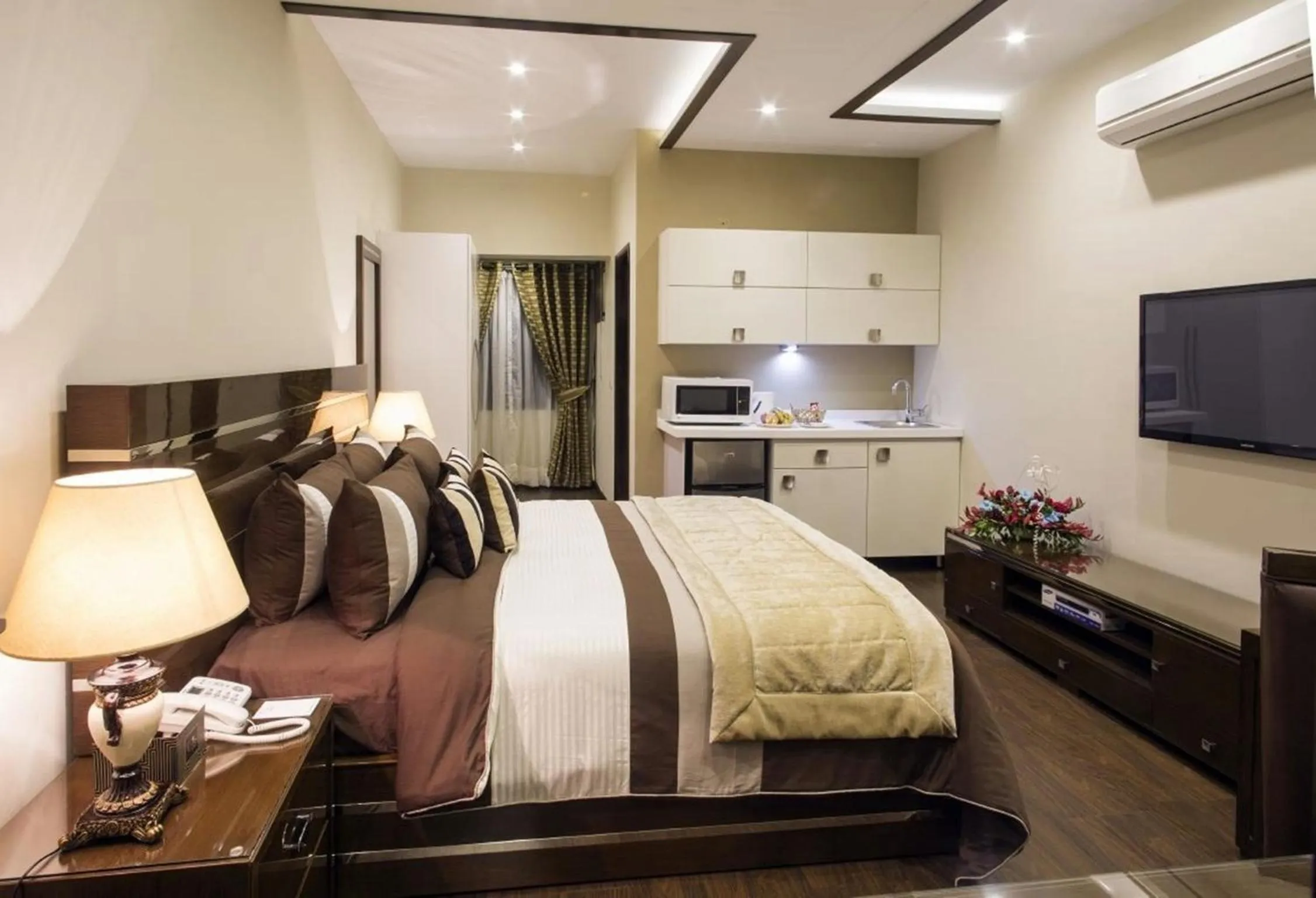 Bedroom, Bed in Royaute Luxury Suites and Hotel Gulberg Lahore