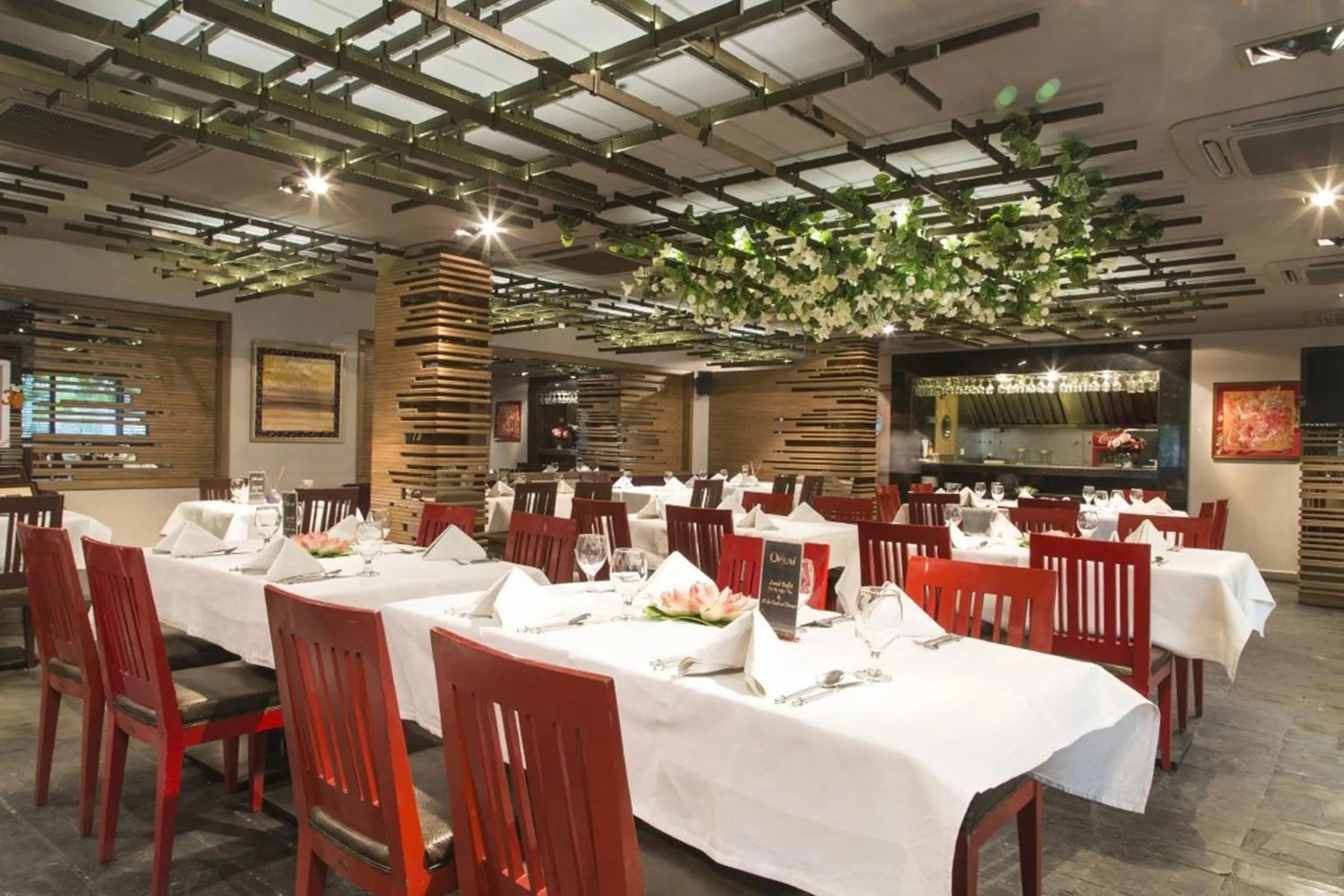 Restaurant/places to eat in Royaute Luxury Suites and Hotel Gulberg Lahore