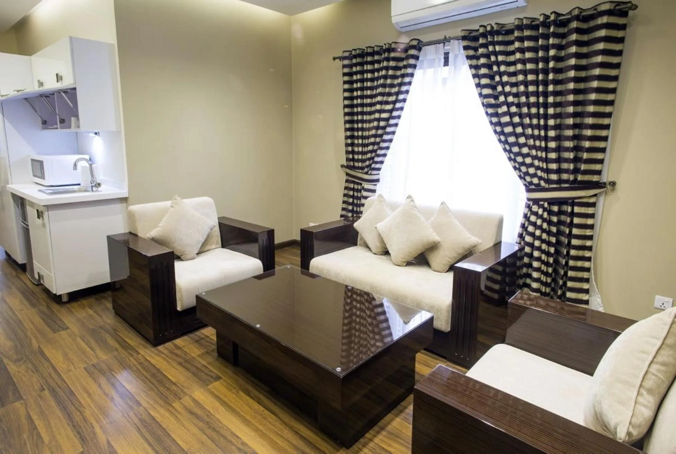 Living room in Royaute Luxury Suites and Hotel Gulberg Lahore